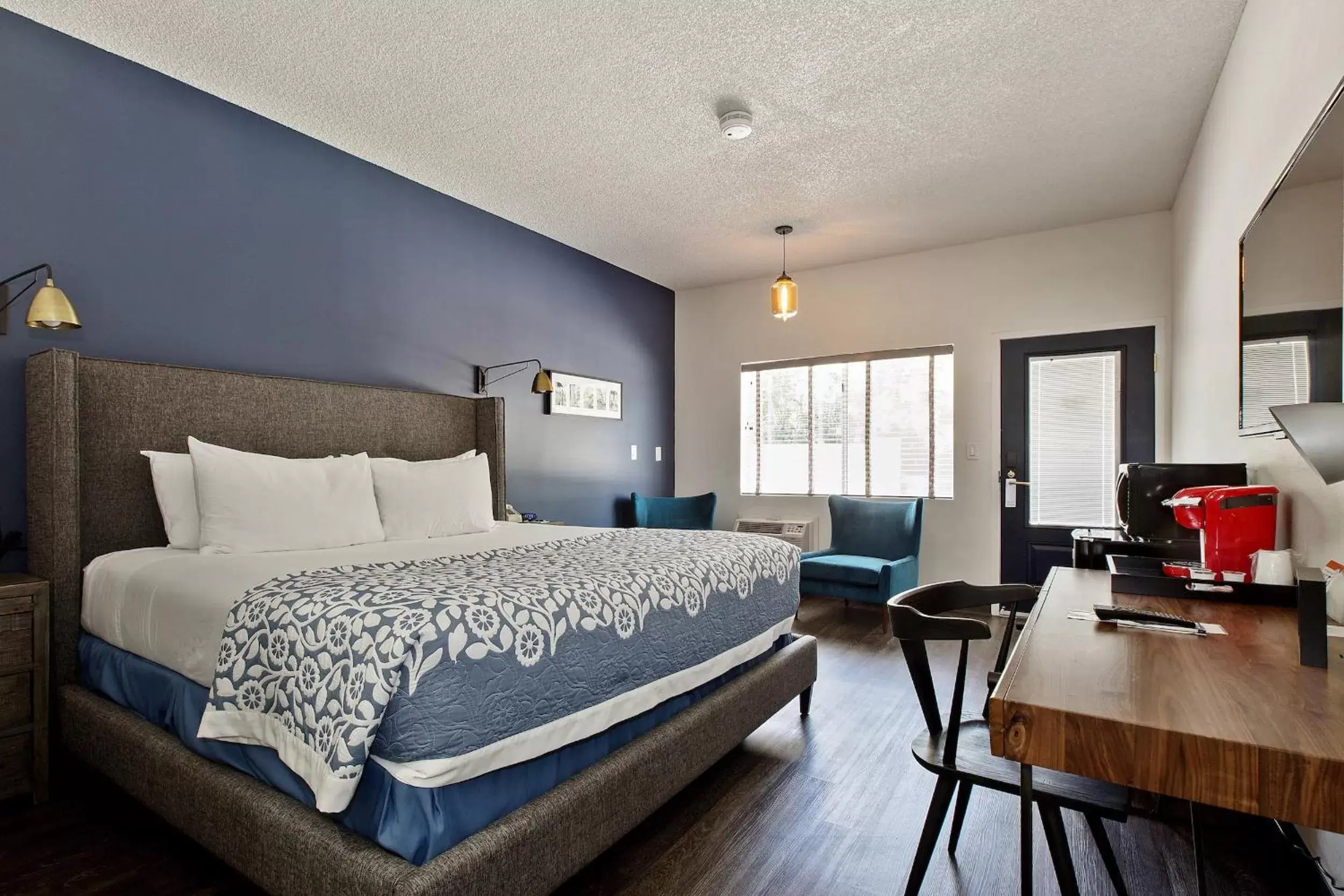 Bedroom, Bed in Sideways Inn Bedroom, Bed in Sideways Inn