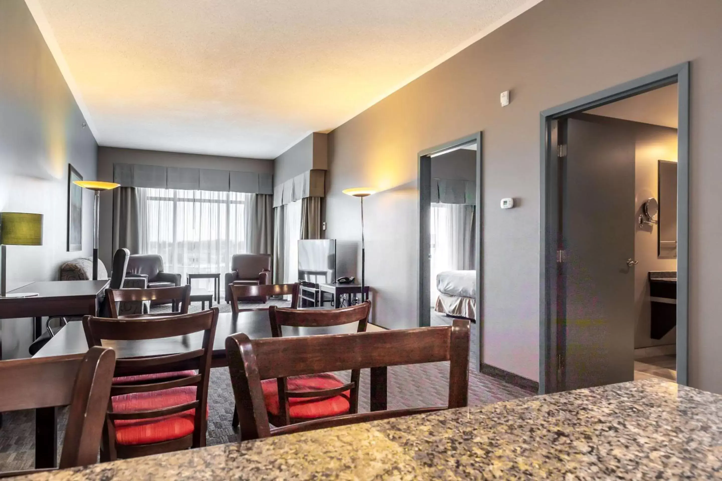 Bedroom, Dining Area in Quality Inn & Suites Victoriaville