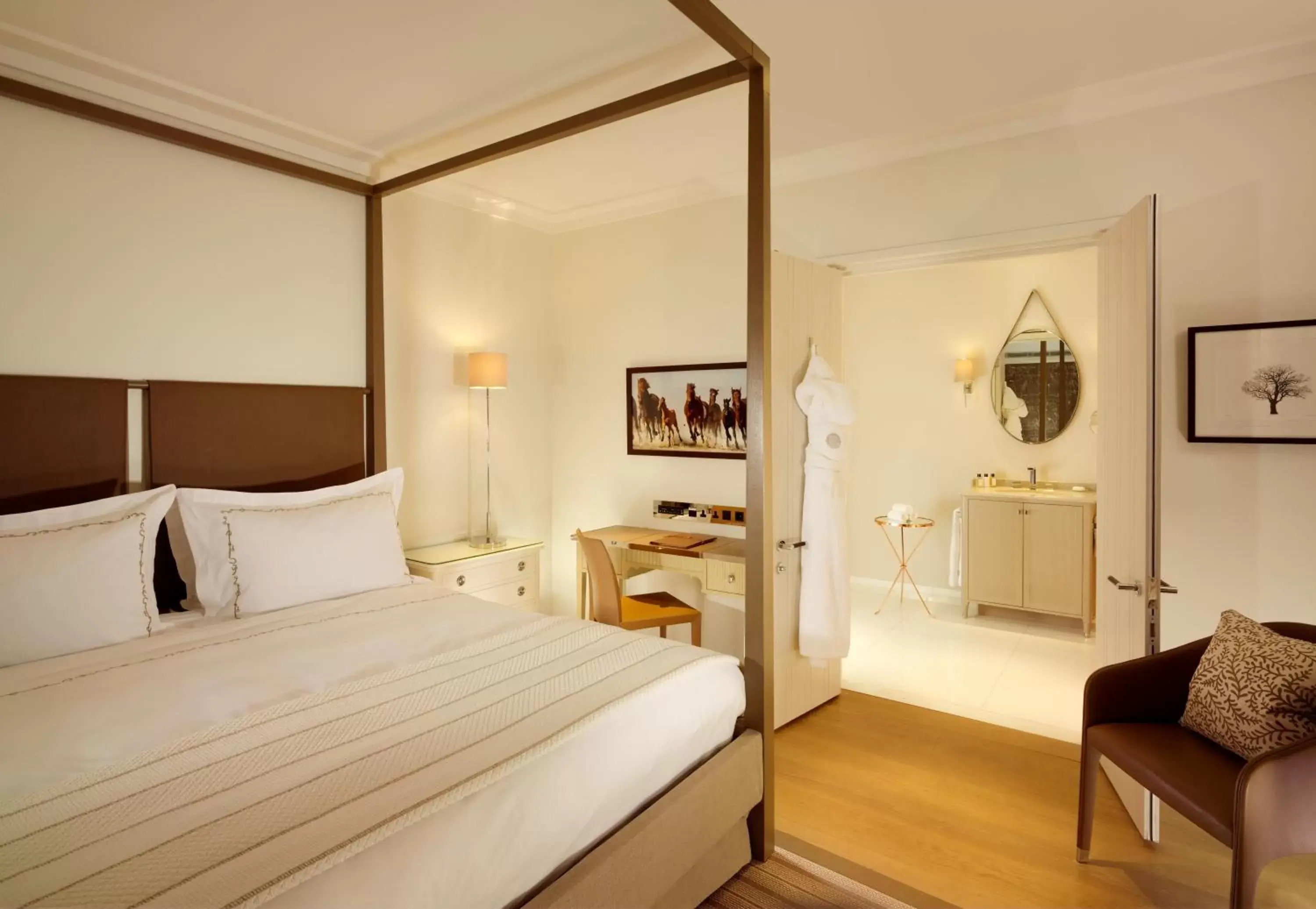 Superior King Room -Stable in Coworth Park - Dorchester Collection Superior King Room -Stable in Coworth Park - Dorchester Collection