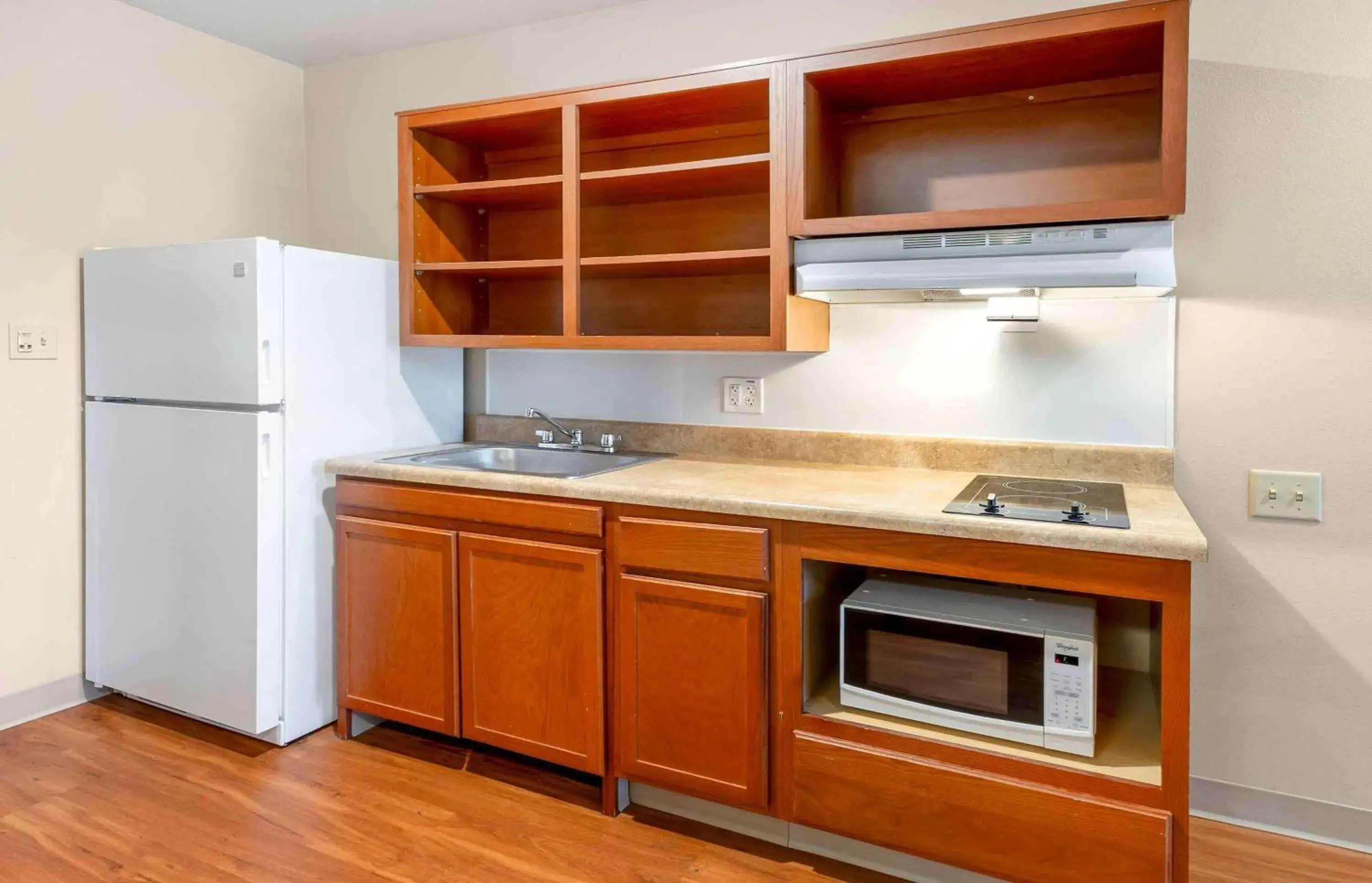 Bedroom, Kitchen/Kitchenette in Extended Stay America Select Suites - Oklahoma City - West