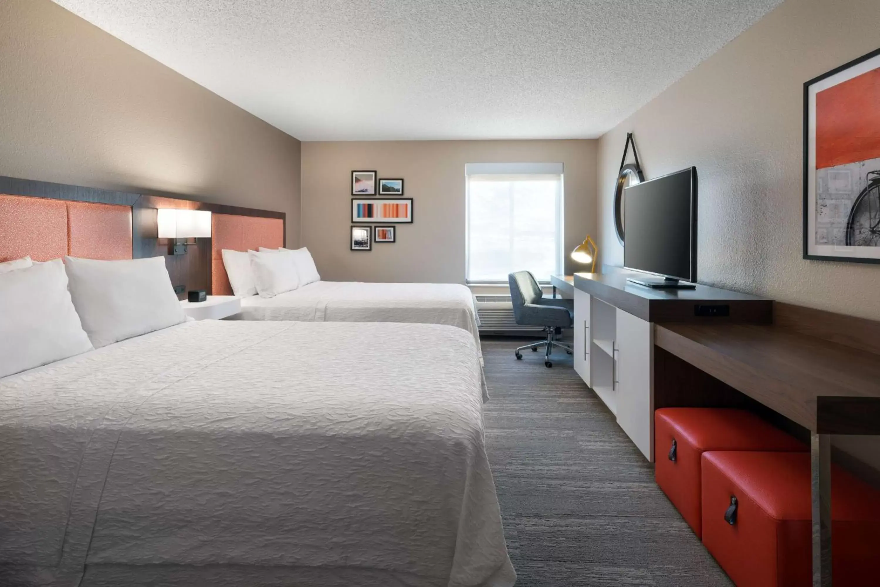 Bedroom, Bed in Hampton Inn Denver-West/Golden
