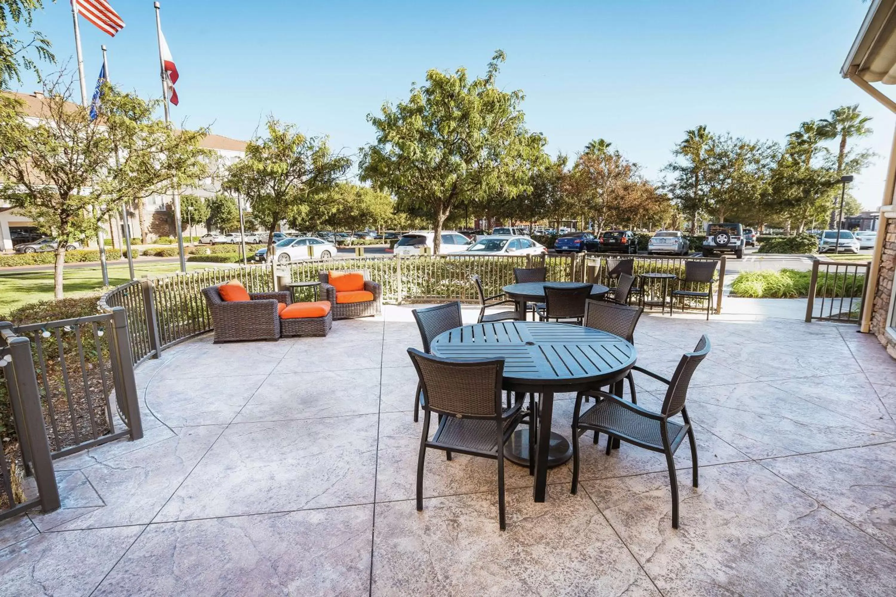 Patio, Restaurant/Places to Eat in Hilton Garden Inn Ontario Rancho Cucamonga