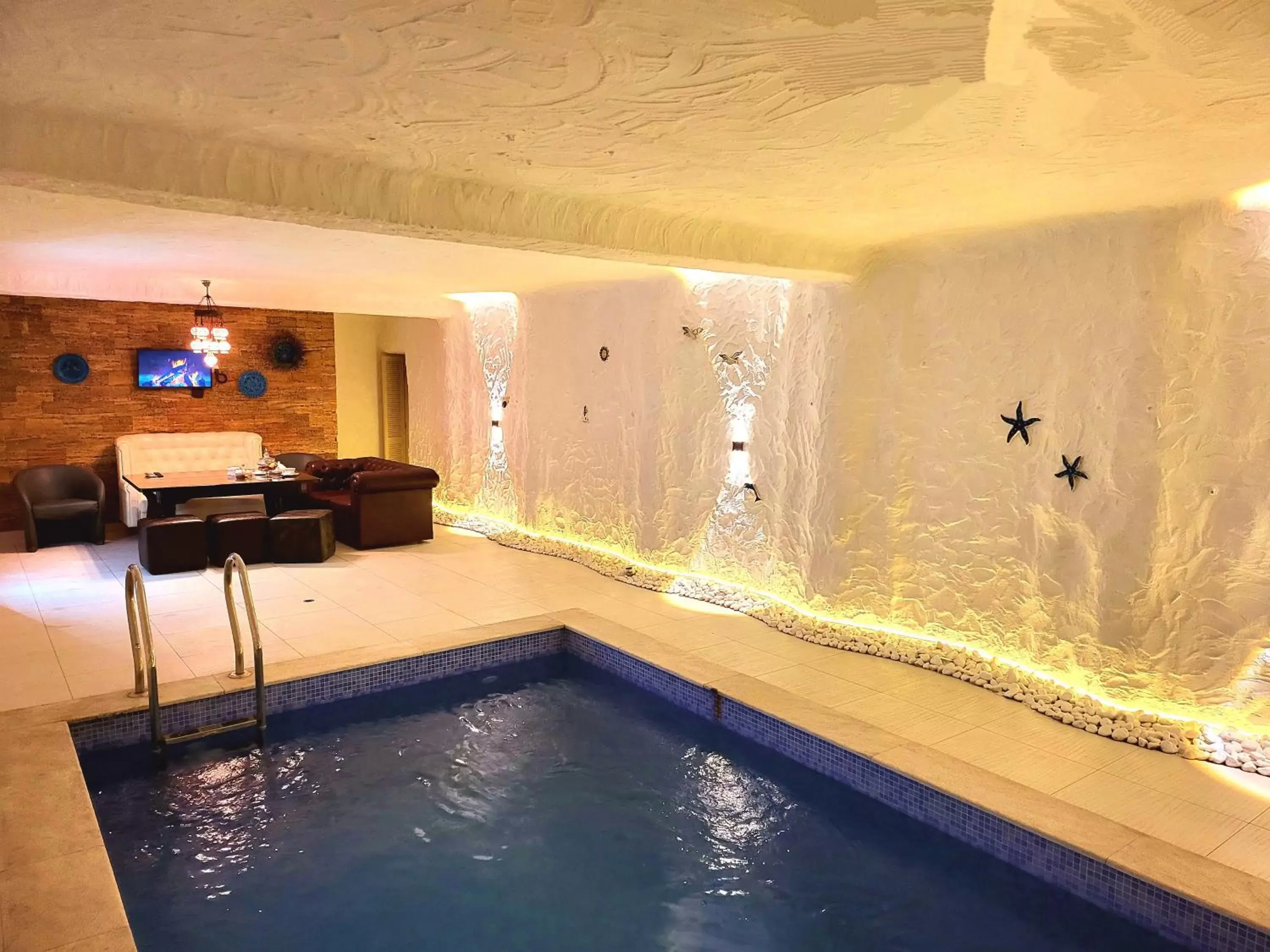 Swimming Pool in Maxim Pasha Hotel