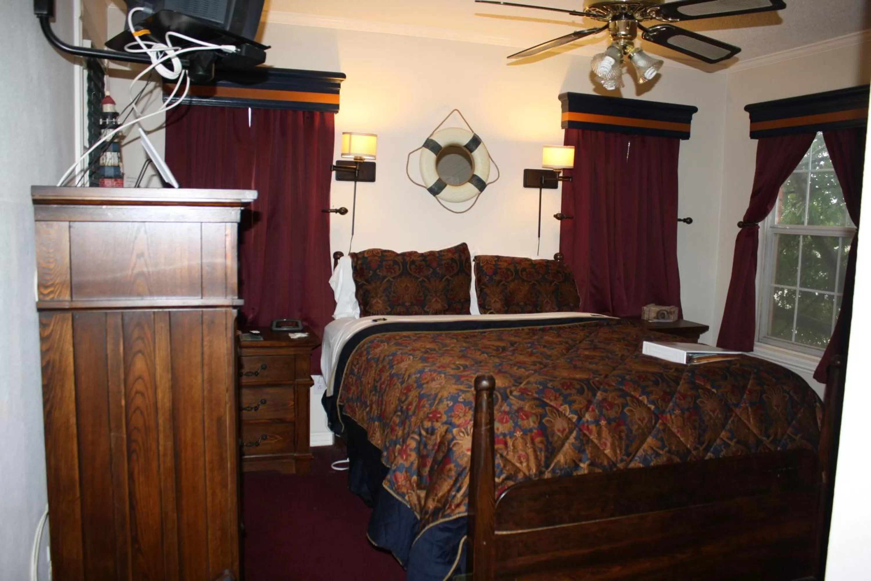 Decorative detail, Bed in Woodrow House Bed & Breakfast