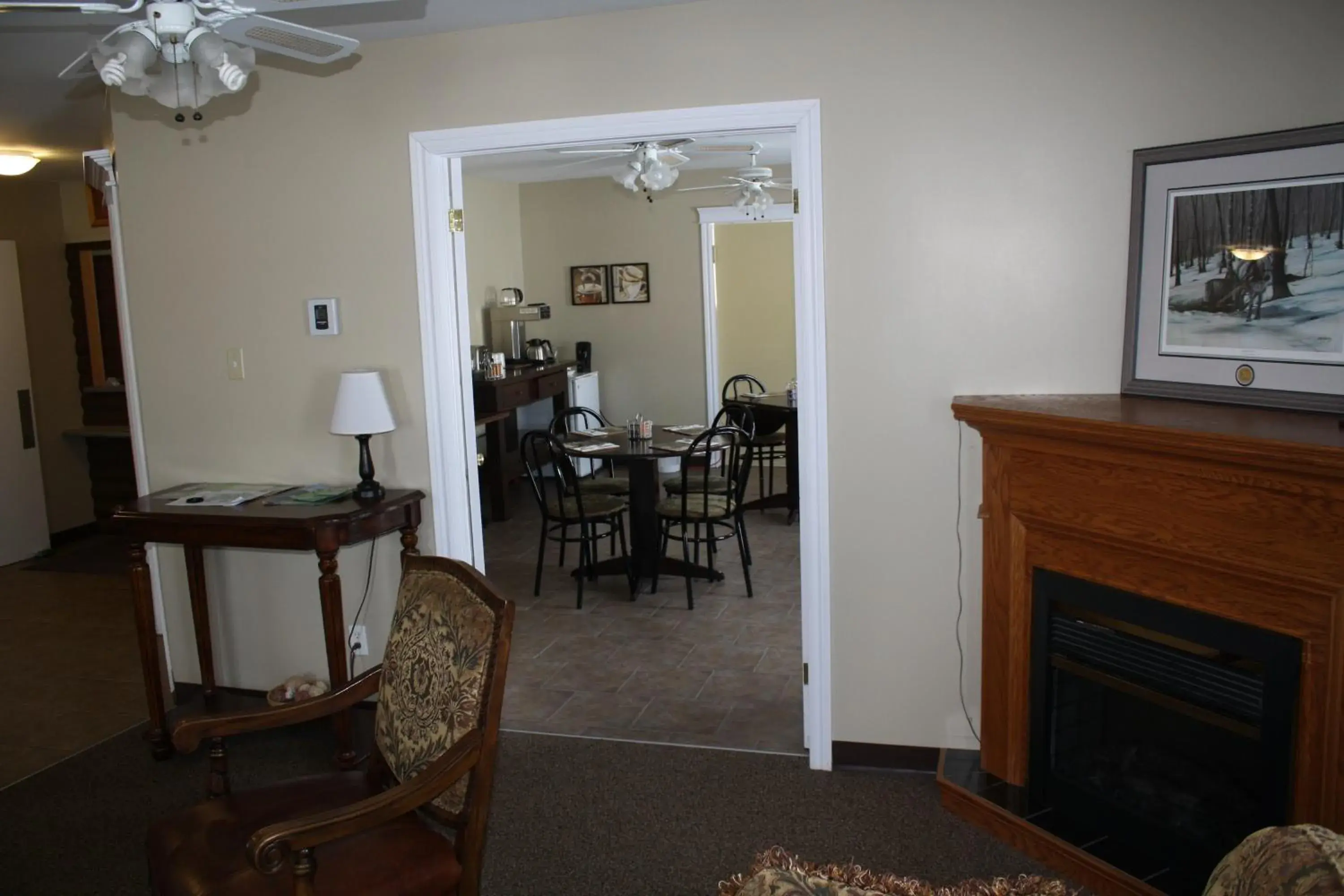 Restaurant/places to eat, Dining Area in The Country Inn Motel