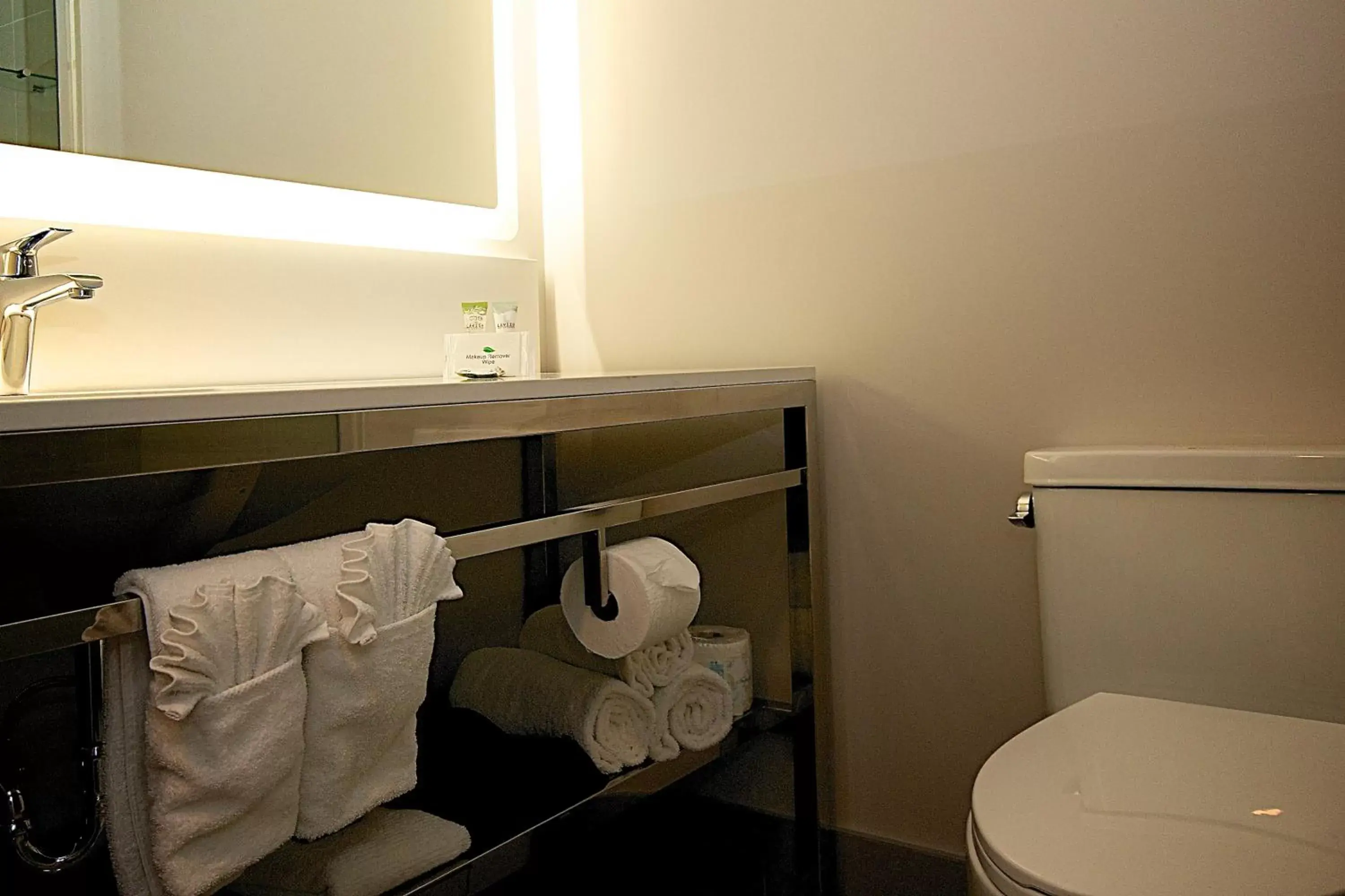 Bathroom in Coast Nisku Inn & Conference Centre
