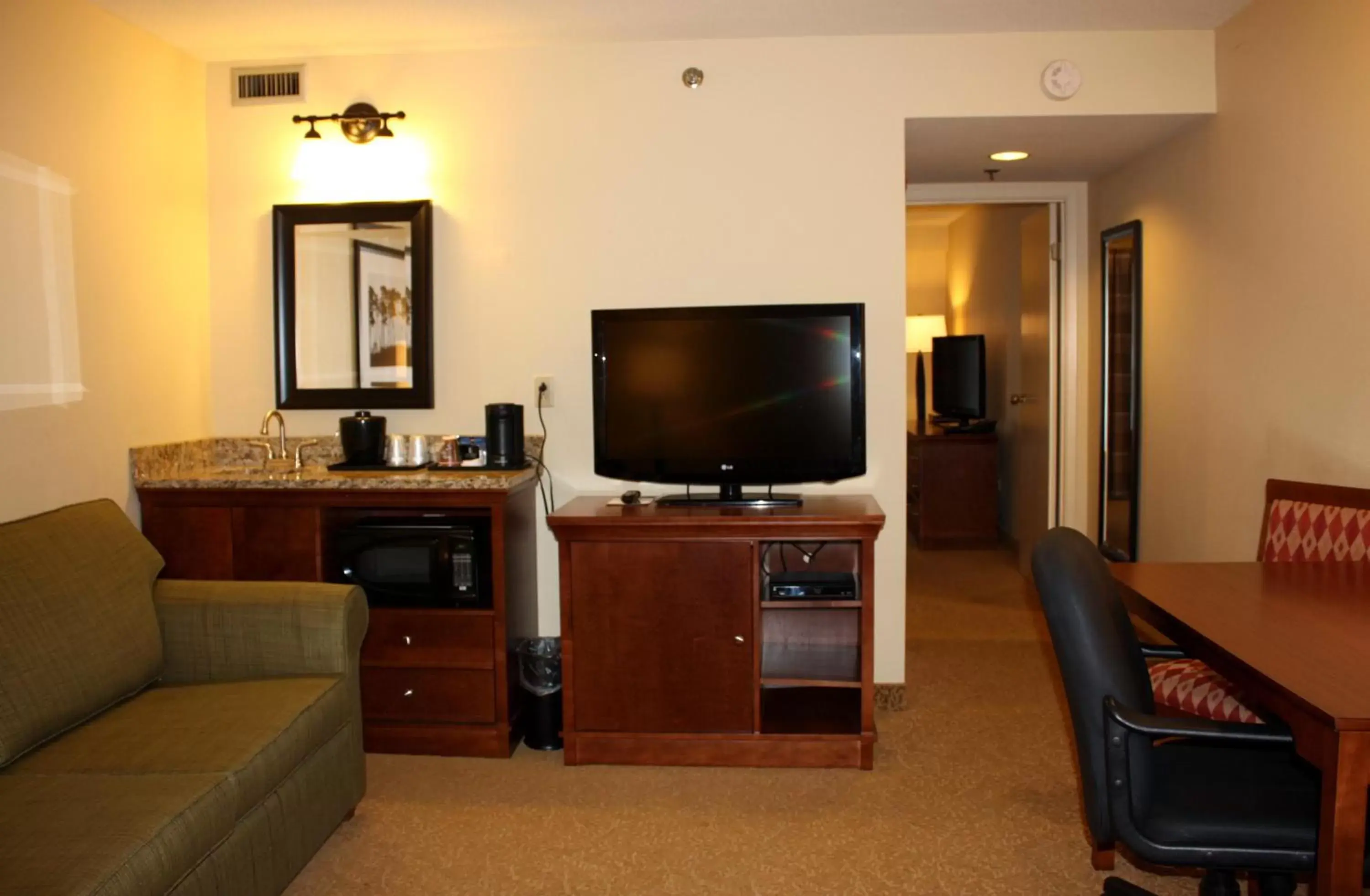 TV and multimedia, TV/Entertainment Center in Country Inn & Suites by Radisson, Winnipeg, MB