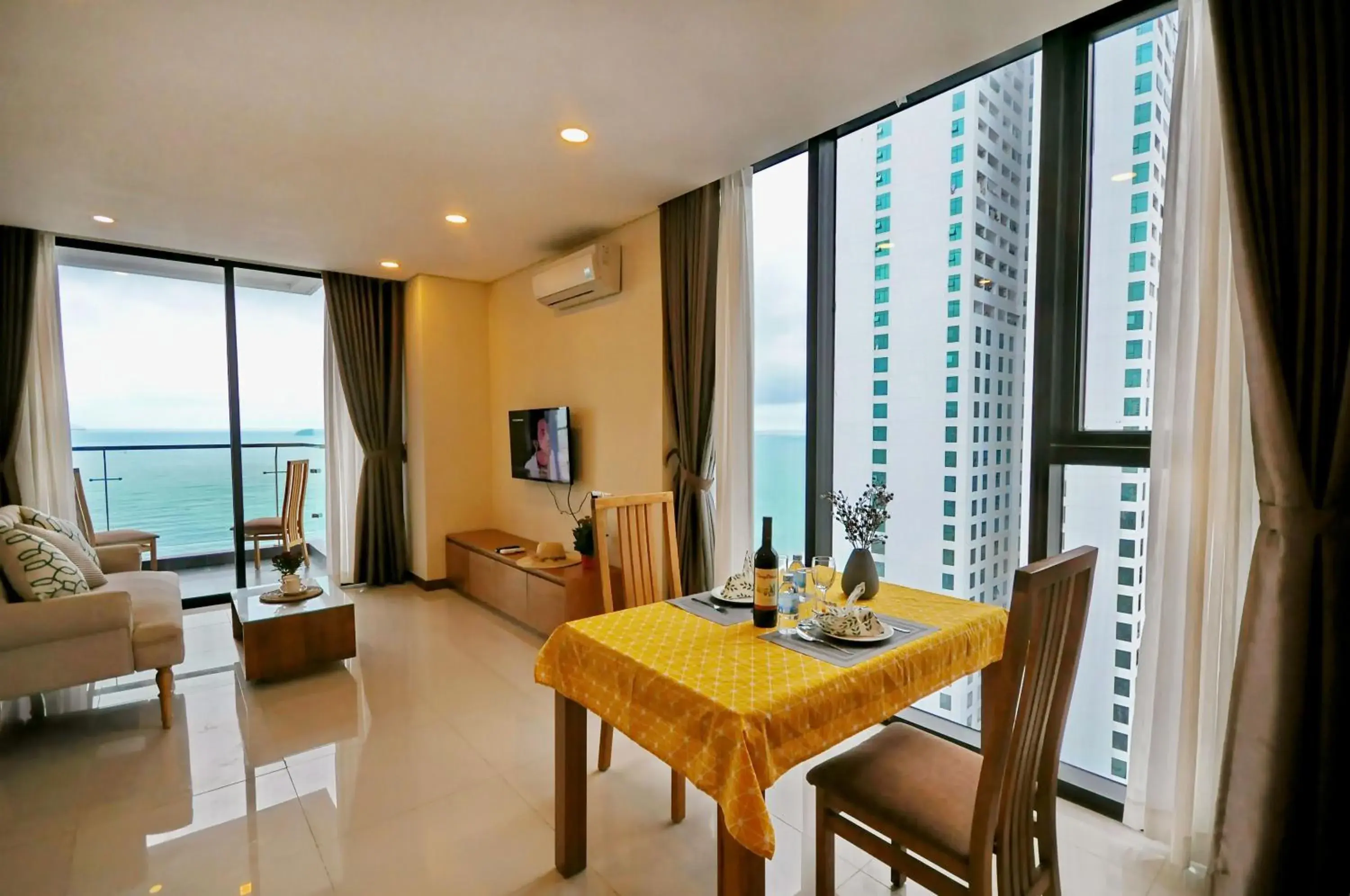 Dining Area in Holi Beach Hotel & Apartments