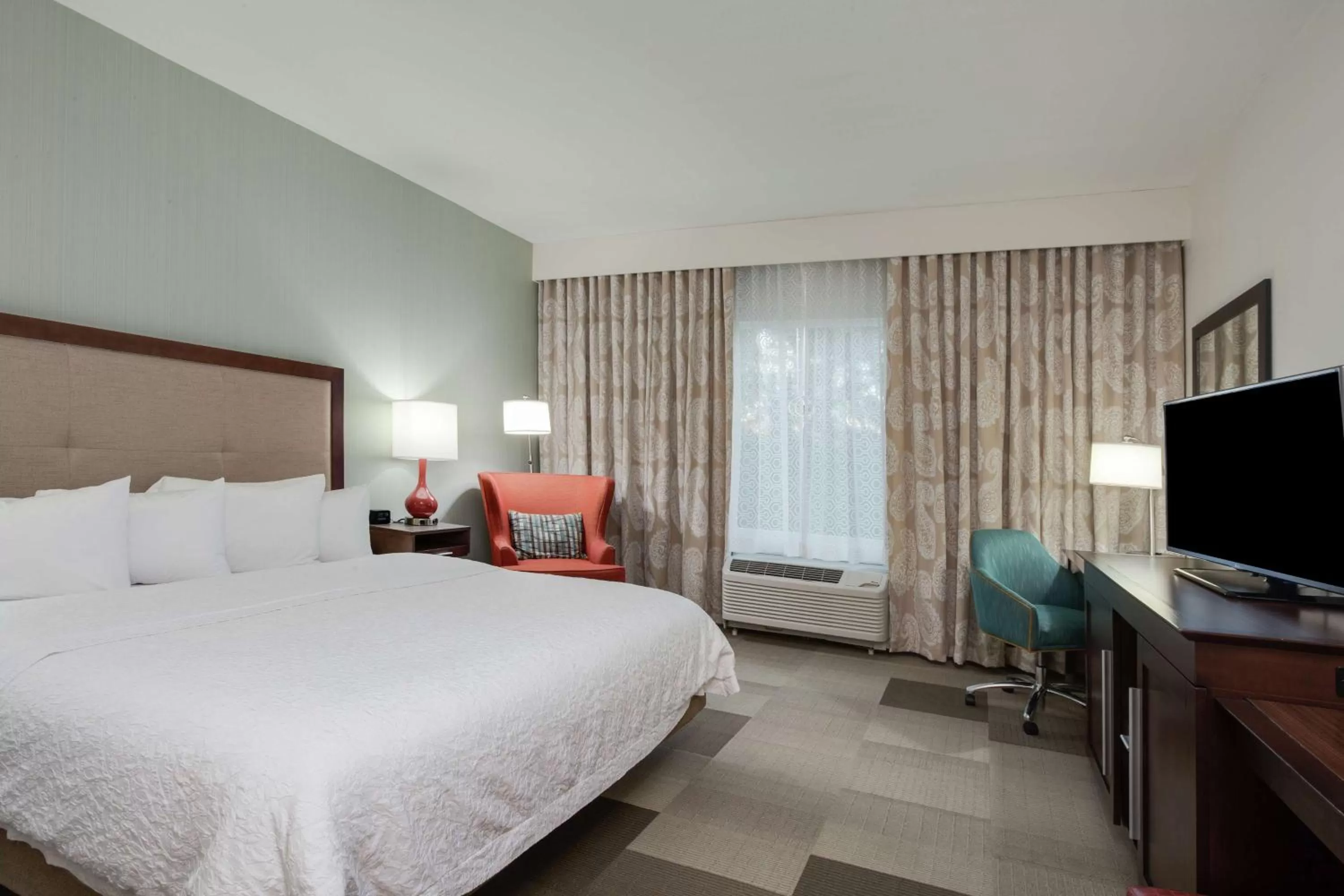 Bed in Hampton Inn & Suites - DeLand