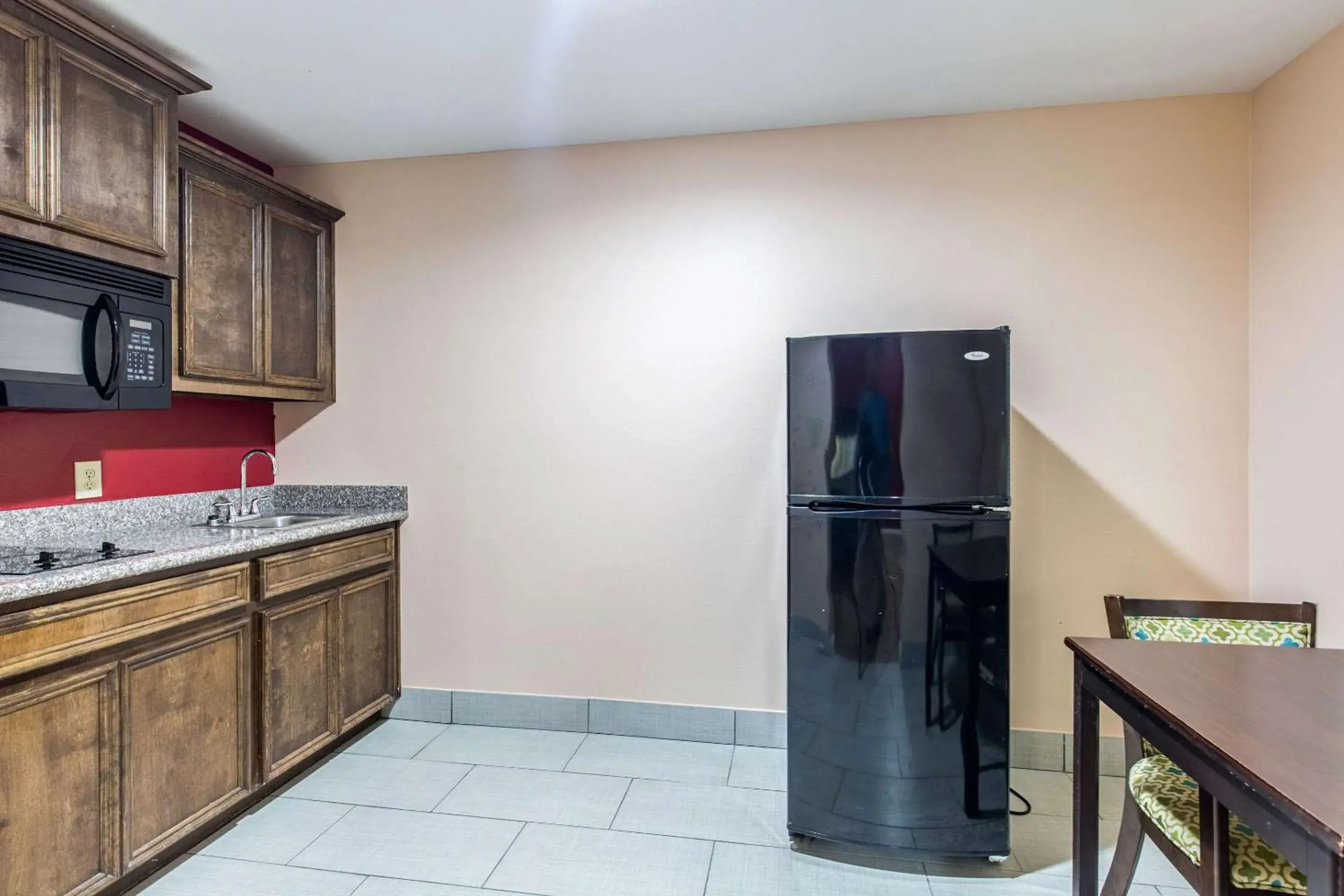 Photo of the whole room, Kitchen/Kitchenette in Quality Inn & Suites