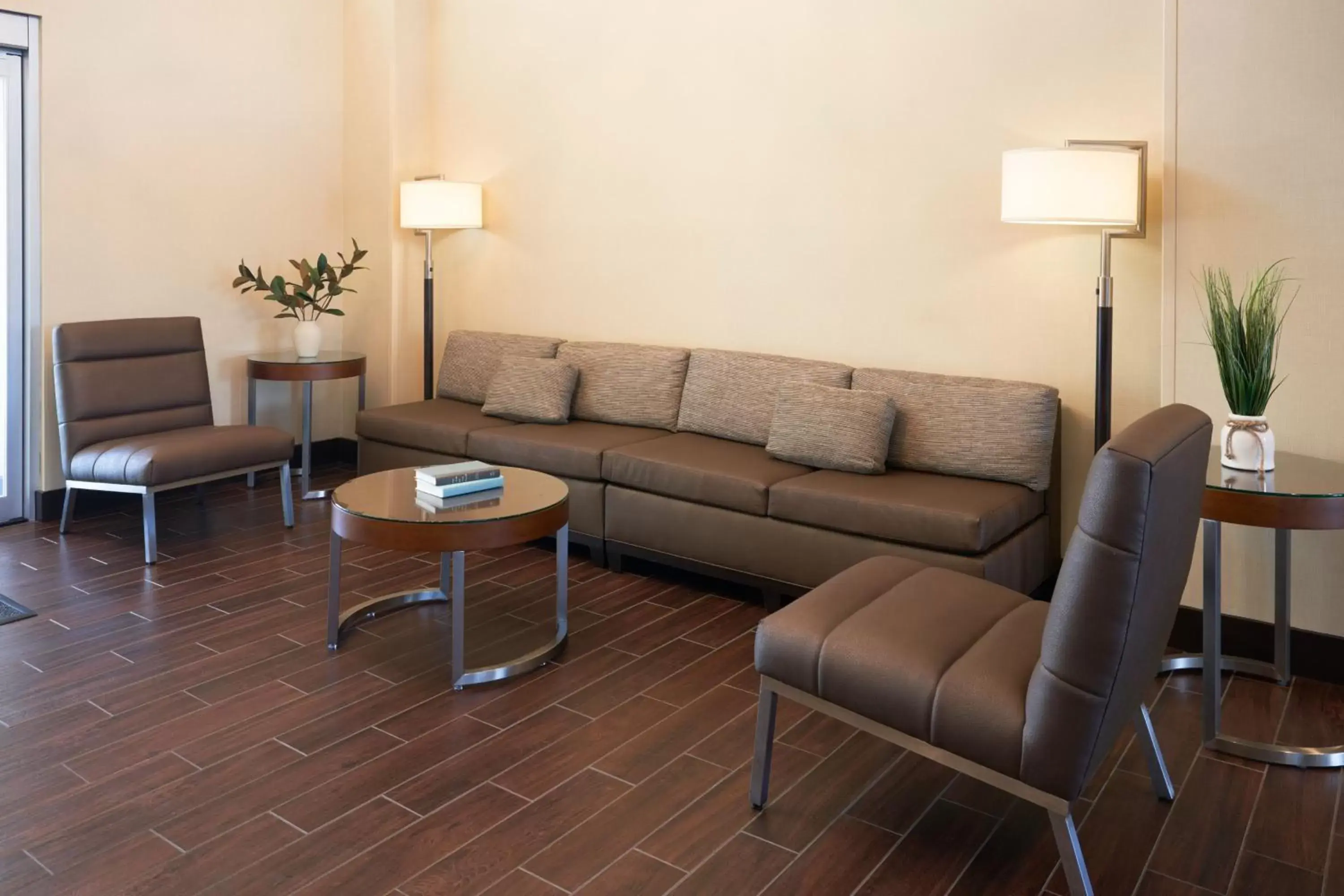 Lobby or reception, Seating Area in TownePlace Suites Miami Kendall West