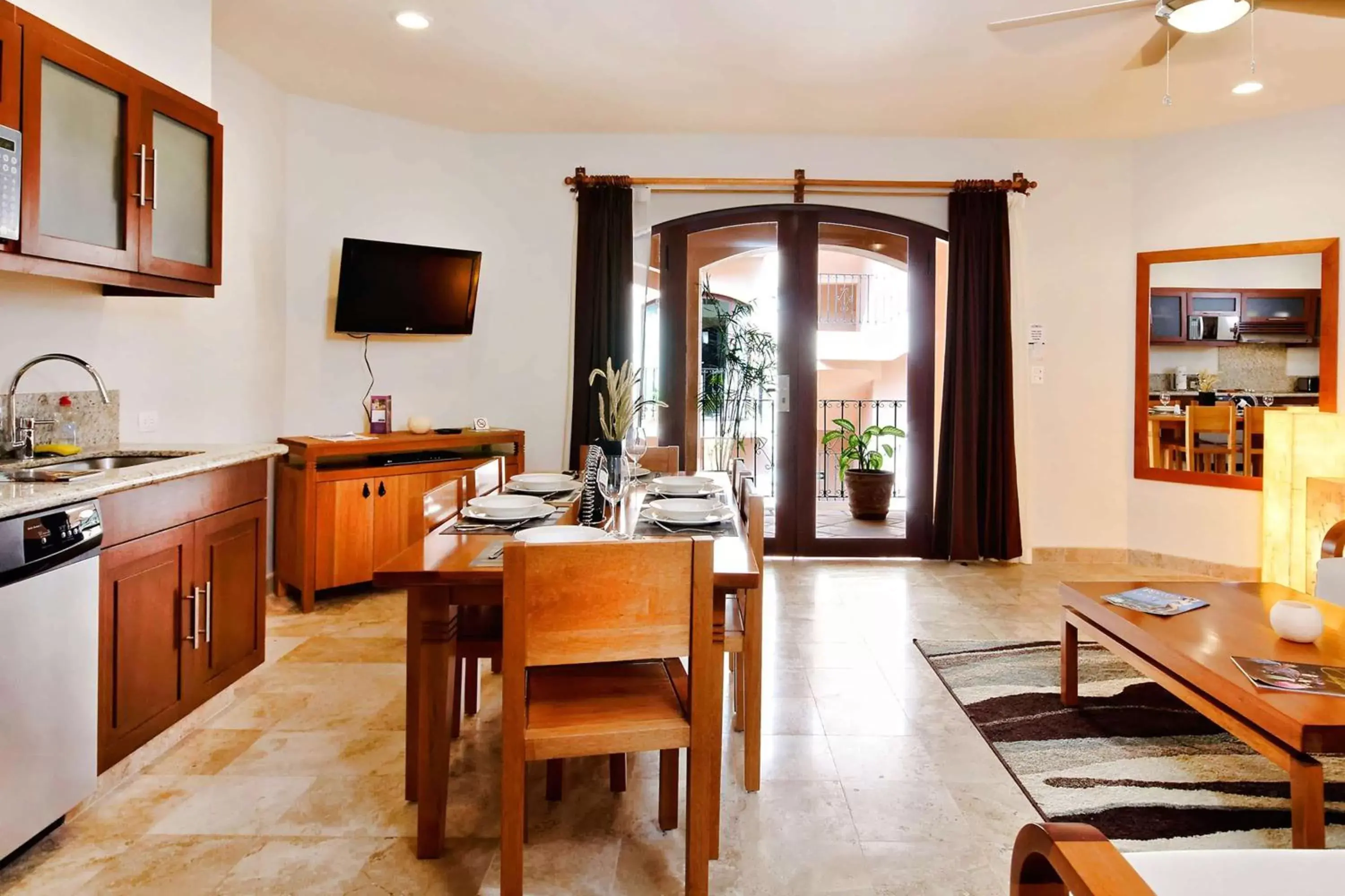 Photo of the whole room, Dining Area in Acanto Hotel Playa del Carmen, Trademark Collection by Wyndham