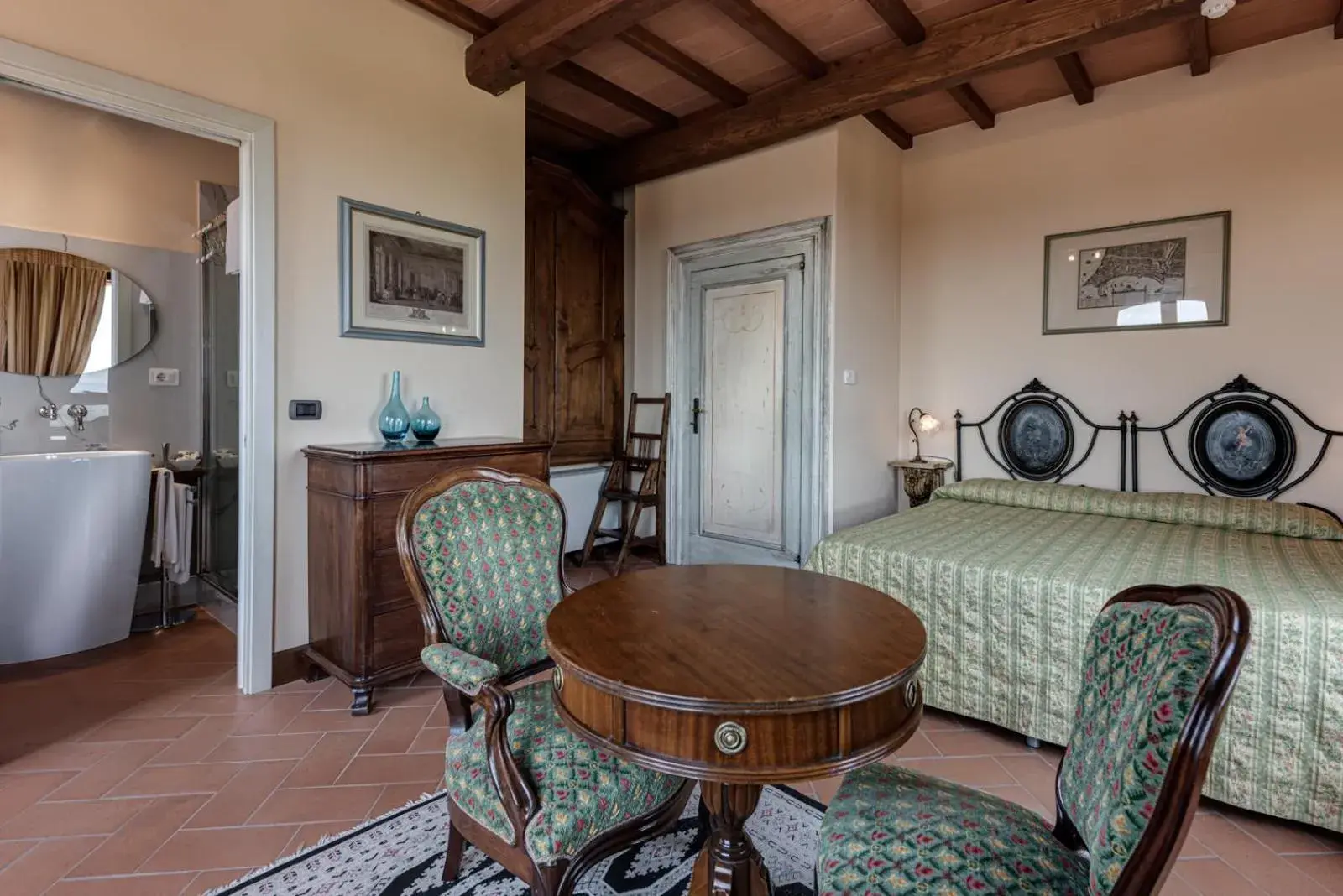 Bed, Seating Area in Locanda Poggioleone