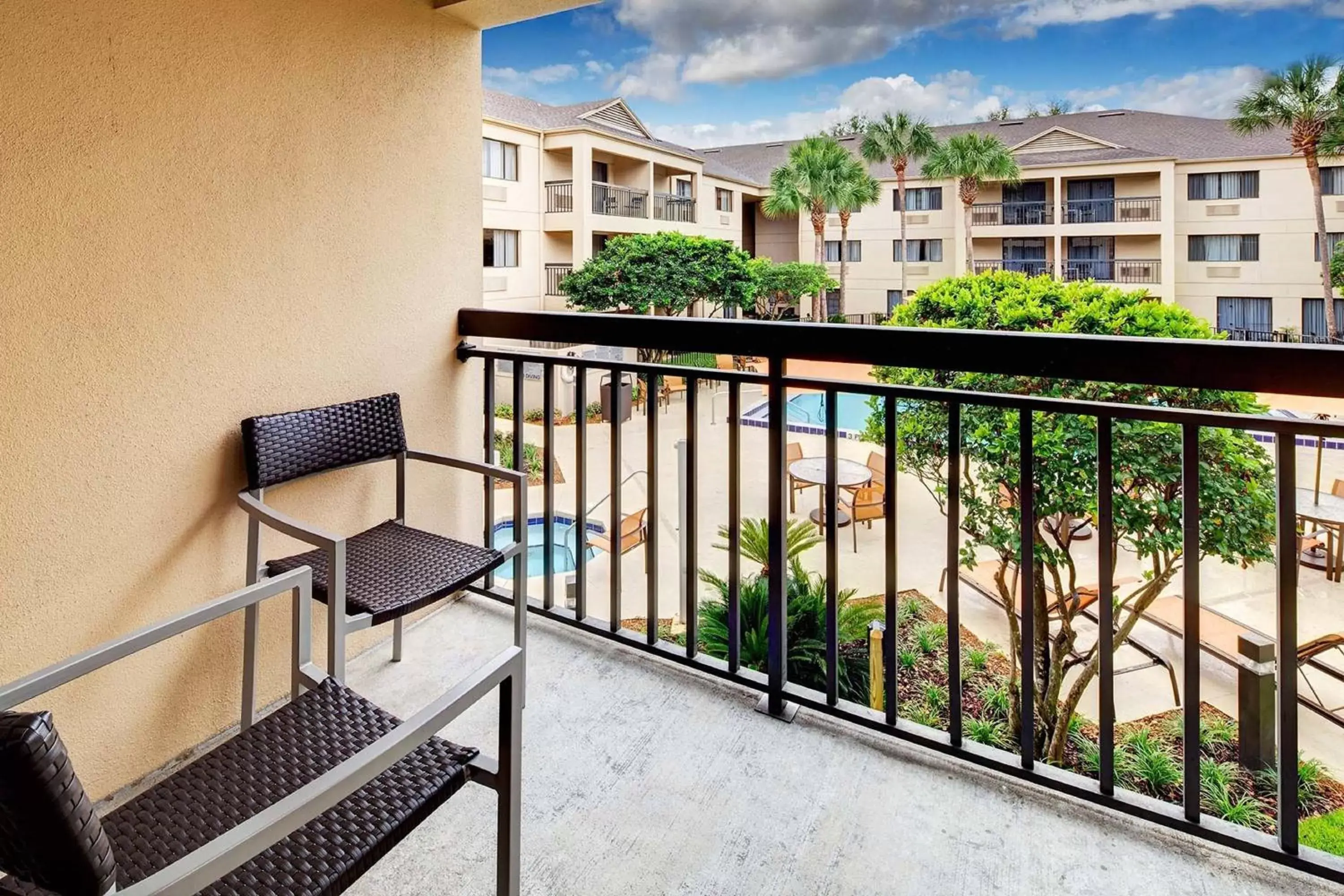 Swimming pool, Balcony/Terrace in Courtyard by Marriott Ocala