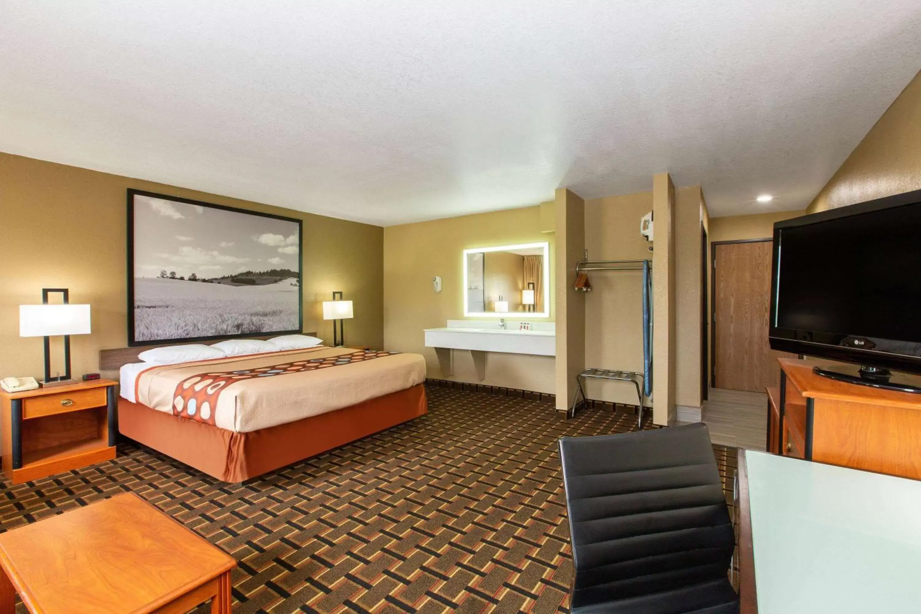 Photo of the whole room, Bed in Super 8 by Wyndham Ottawa Photo of the whole room, Bed in Super 8 by Wyndham Ottawa