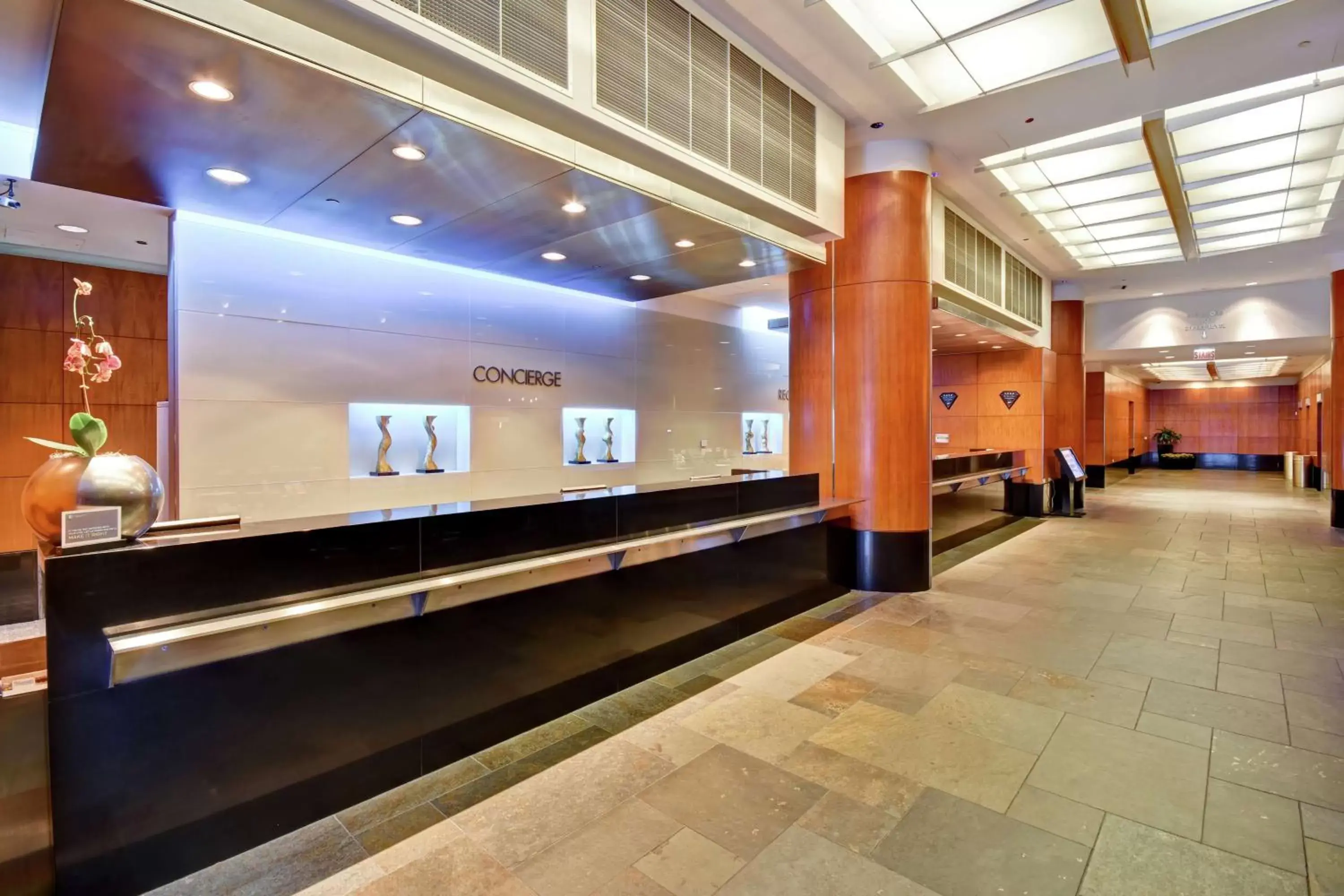 Lobby or reception, Lobby/Reception in Embassy Suites by Hilton Chicago Downtown Magnificent Mile