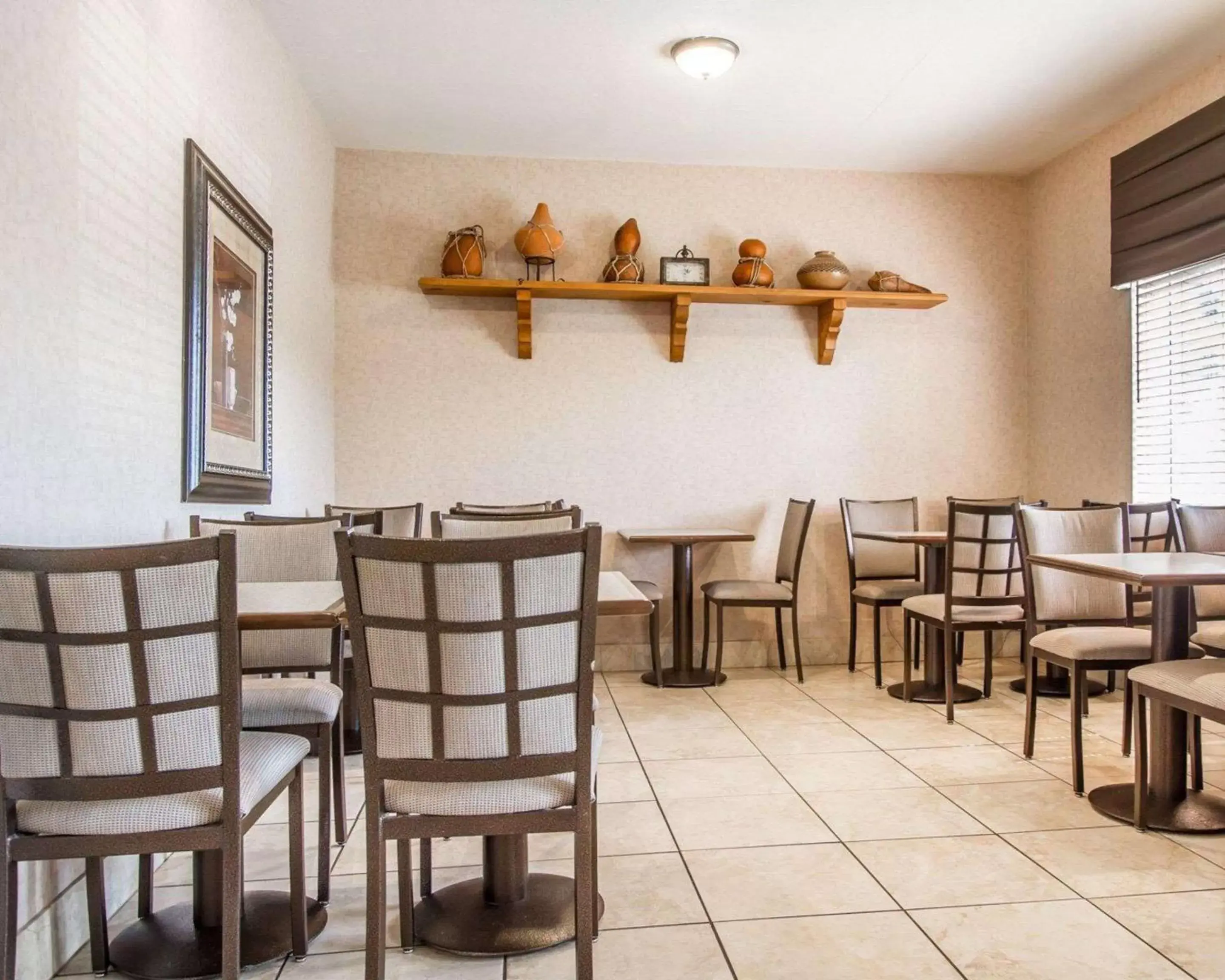 Restaurant/Places to Eat in Quality Inn Chandler I-10