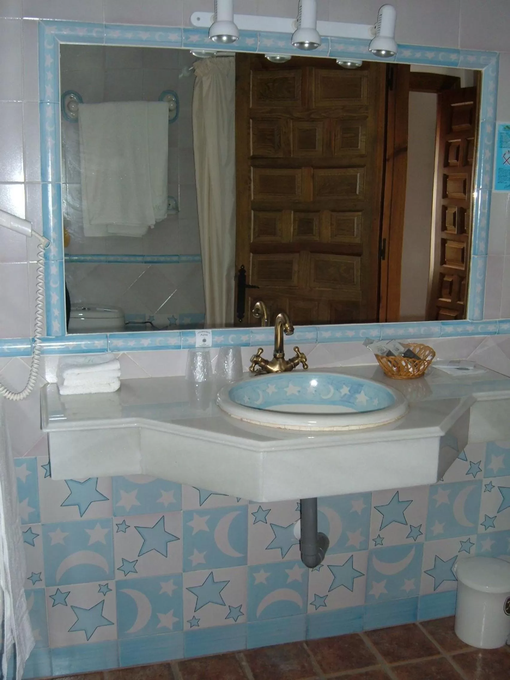 Shower in Hotel Rural Casares