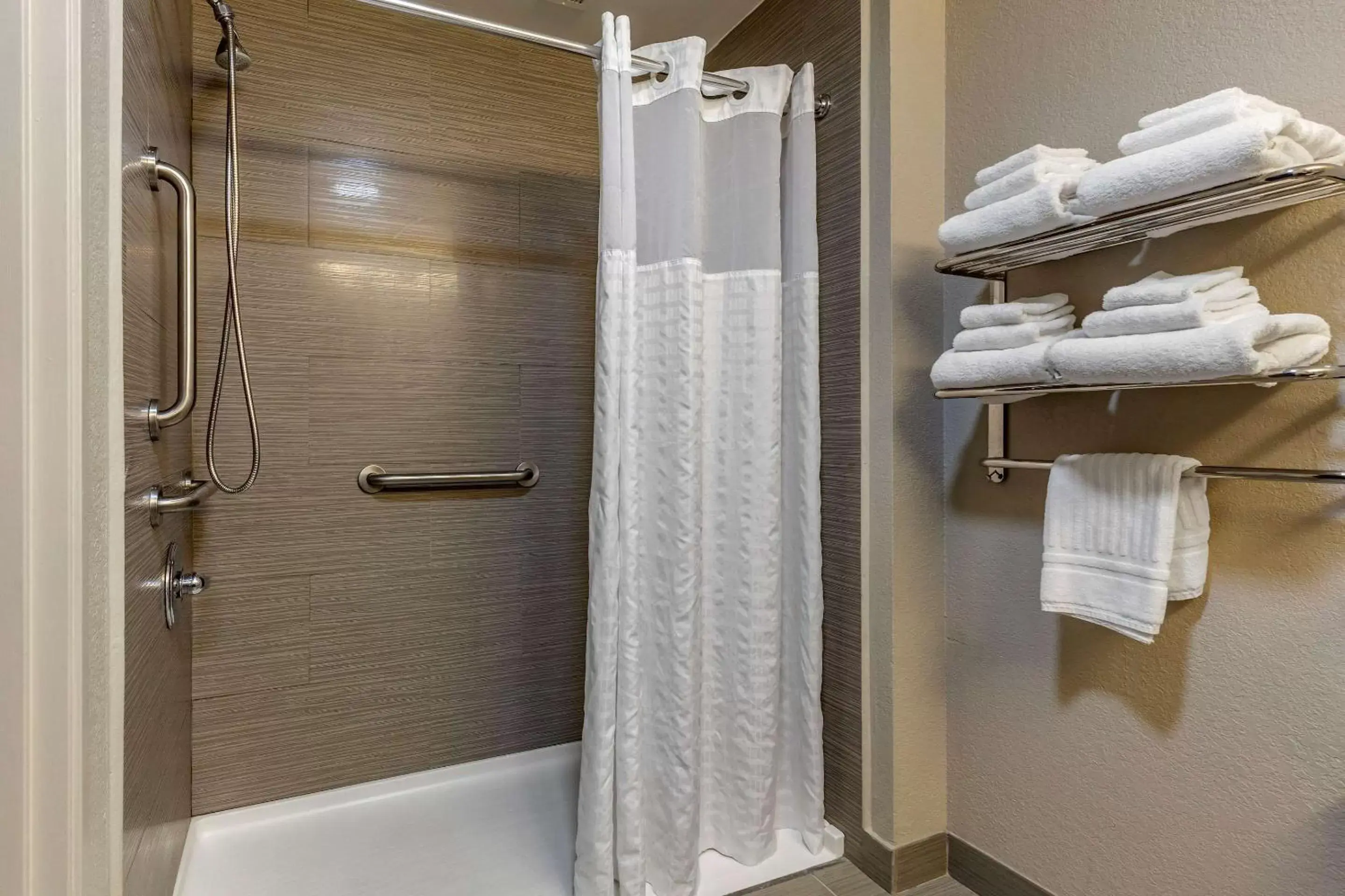 Bedroom, Bathroom in Comfort Suites Pineville - Ballantyne Area