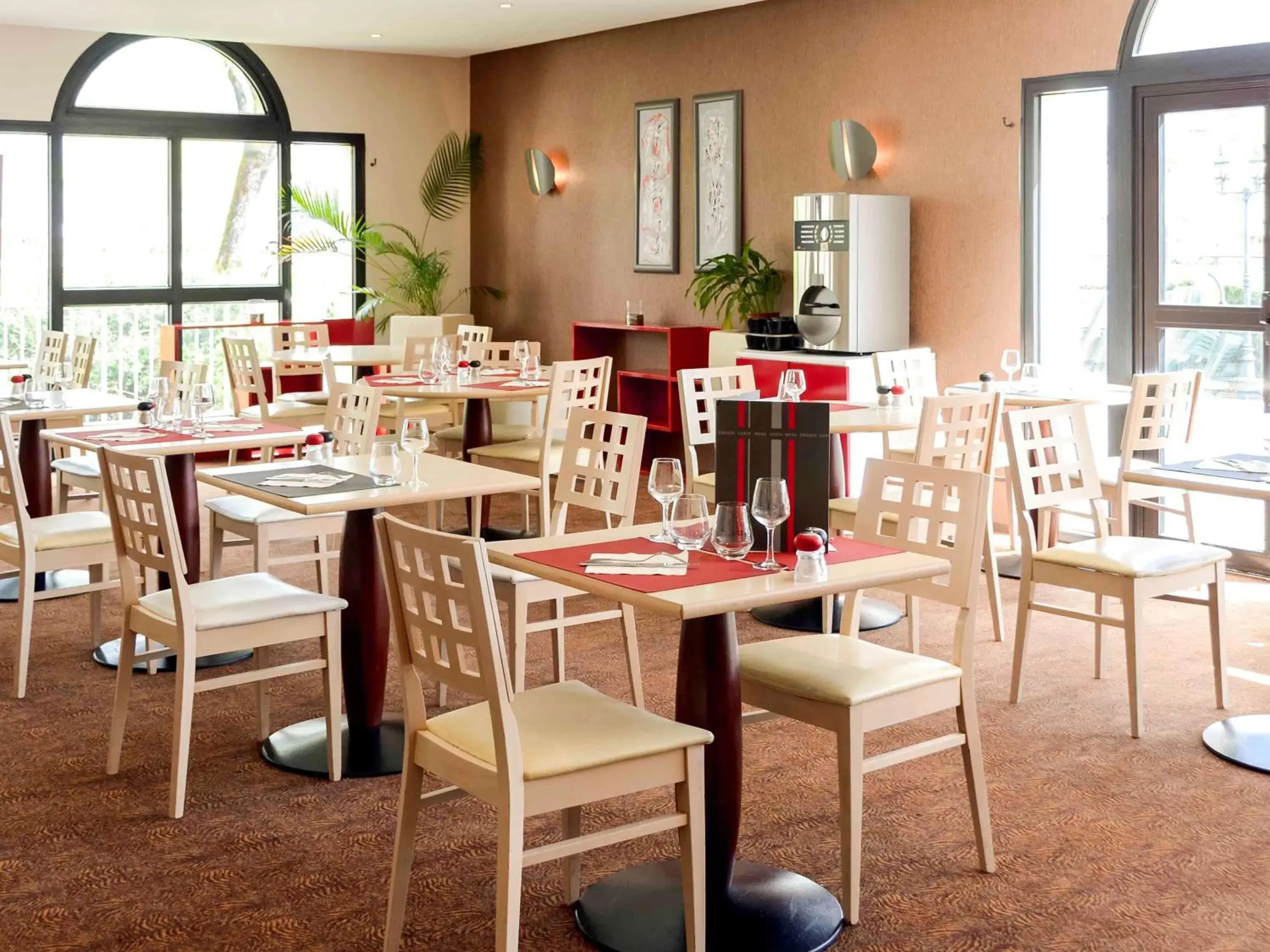 Restaurant/Places to Eat in Hôtel Ibis Nevers