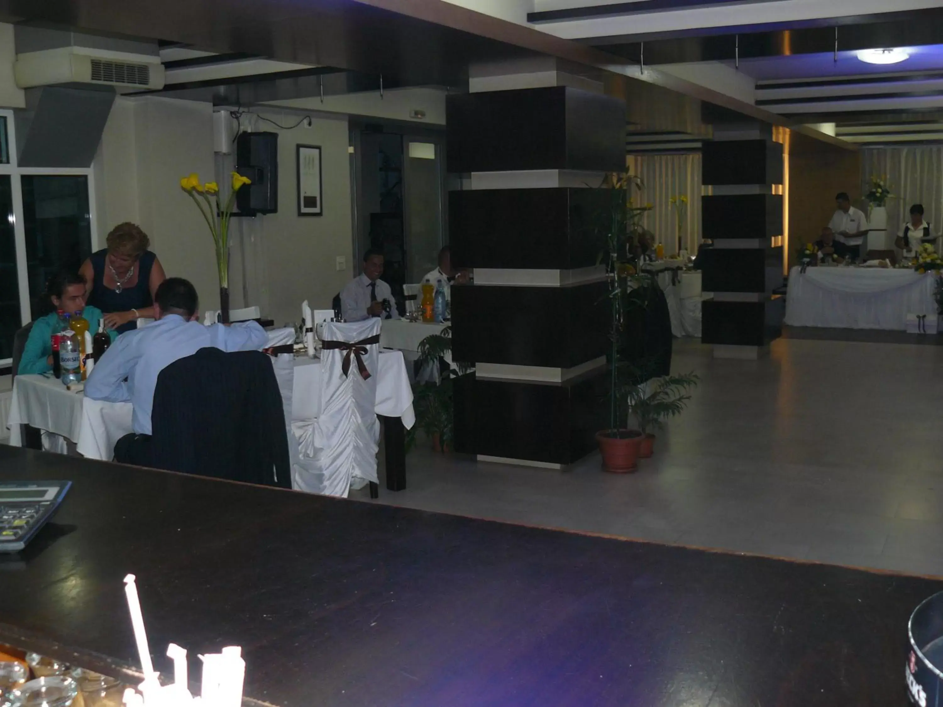 Restaurant/places to eat in Euro House Hotel