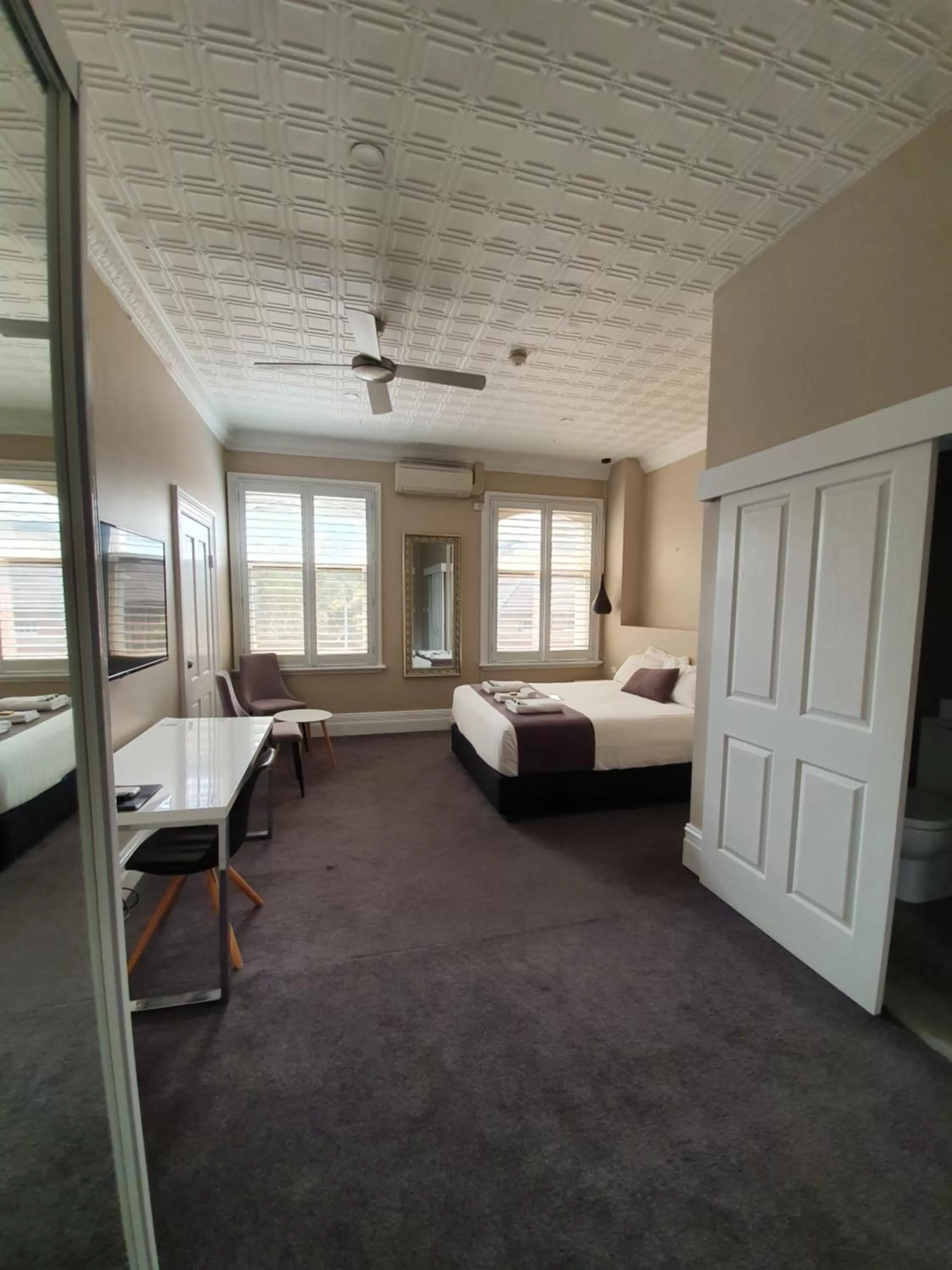 Photo of the whole room, Bed in Grand Hotel