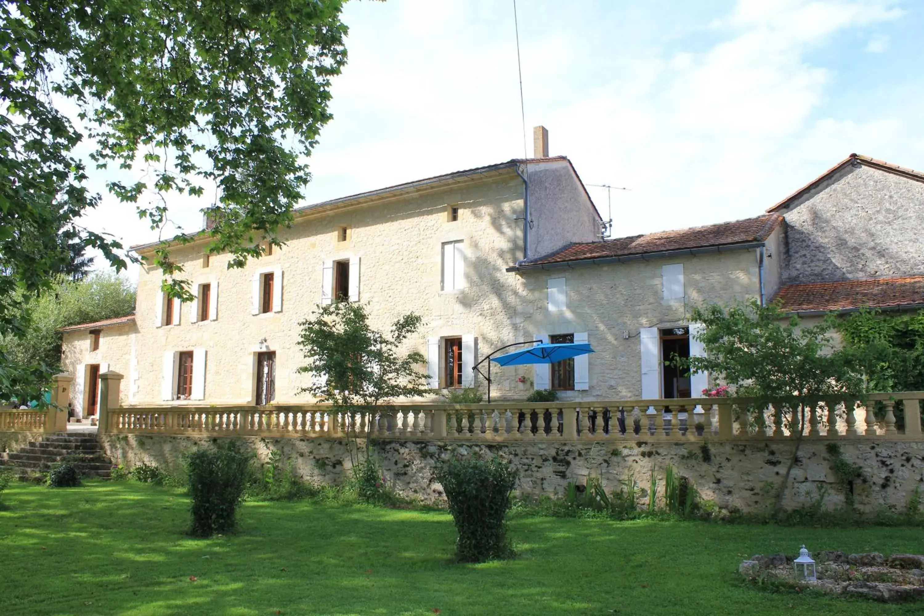 Facade/entrance, Property Building in Château Puygrenier