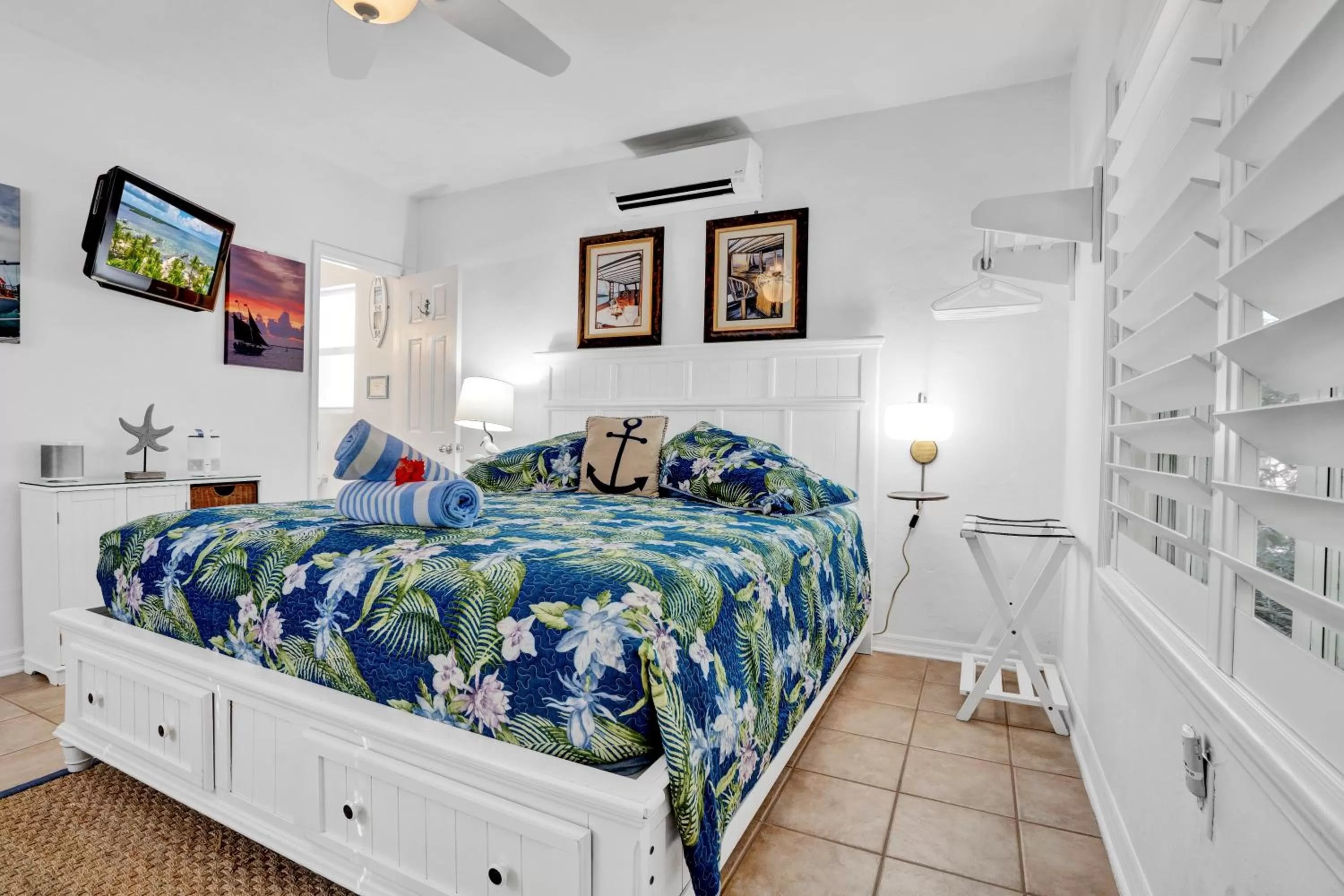 Bed in Island Bay Resort