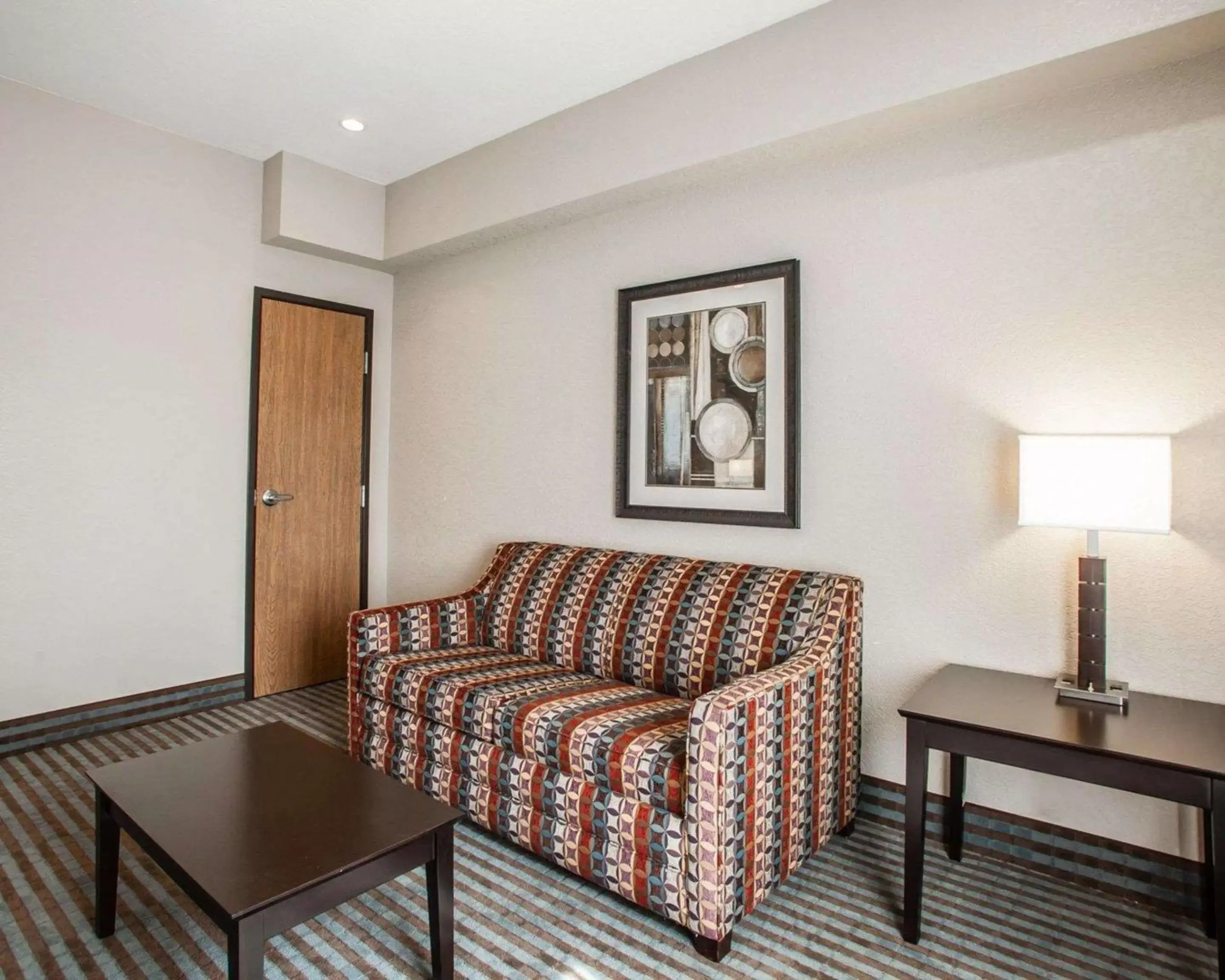 Photo of the whole room, Seating Area in Comfort Inn Lees Summit