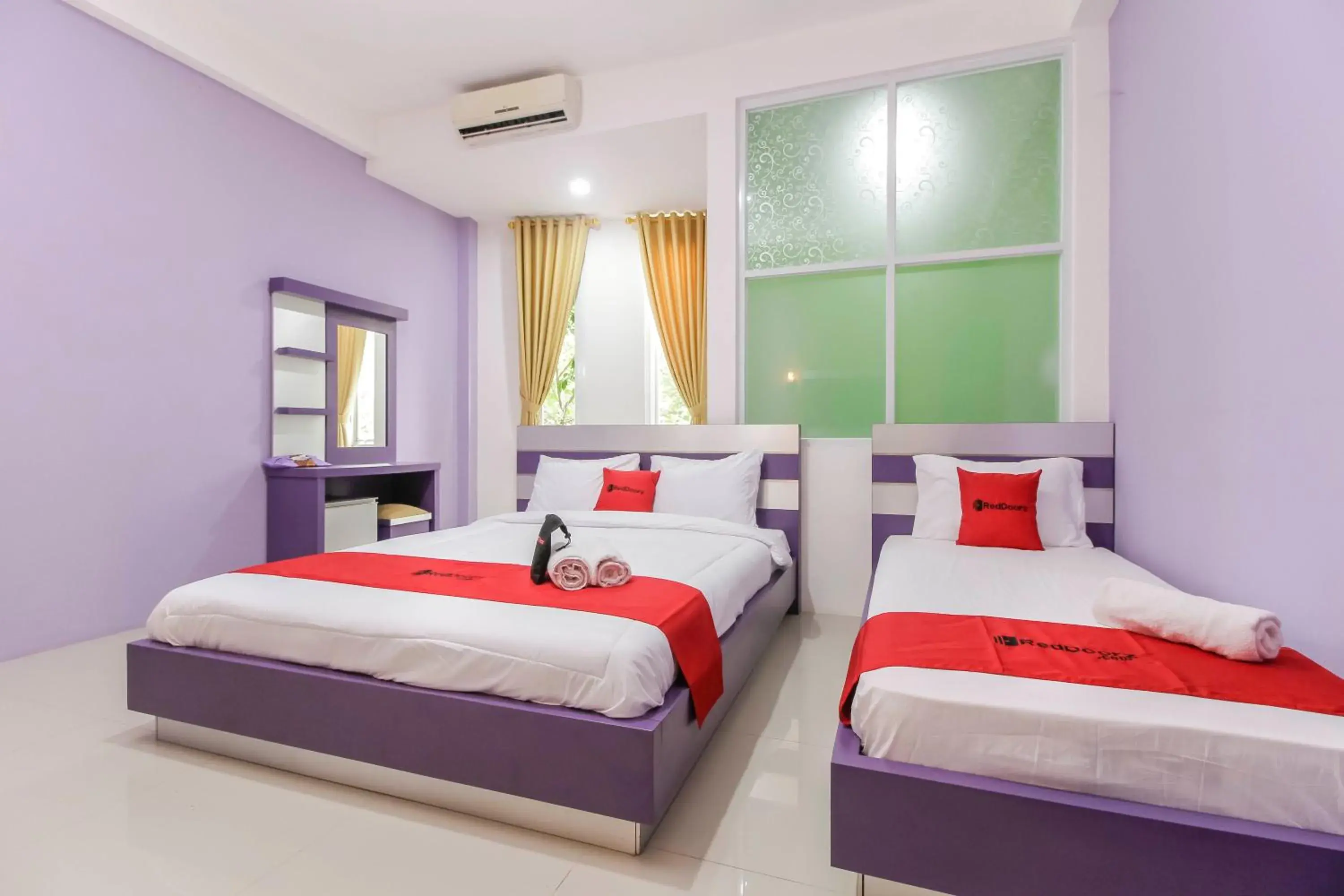 Bedroom, Bed in RedDoorz Plus near Stasiun Bekasi