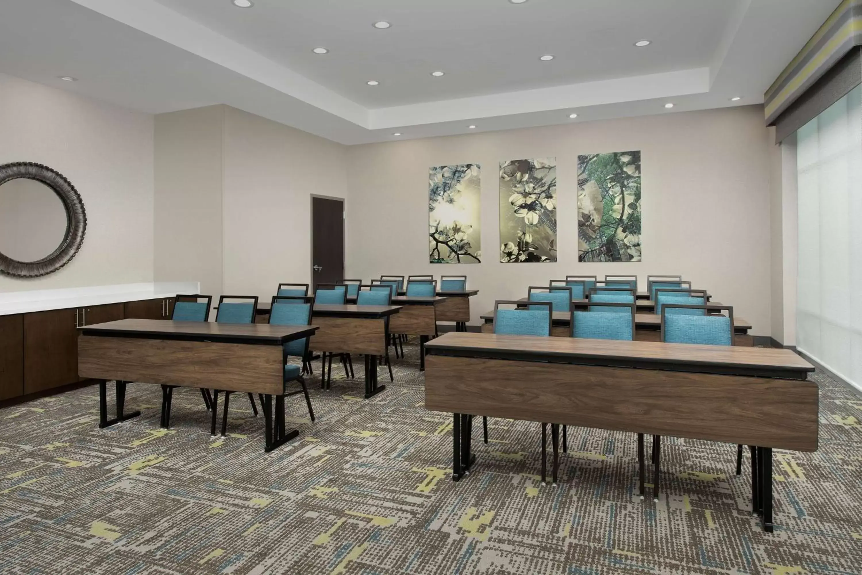 Meeting/conference room in Hampton Inn & Suites Charlotte Airport Lake Pointe