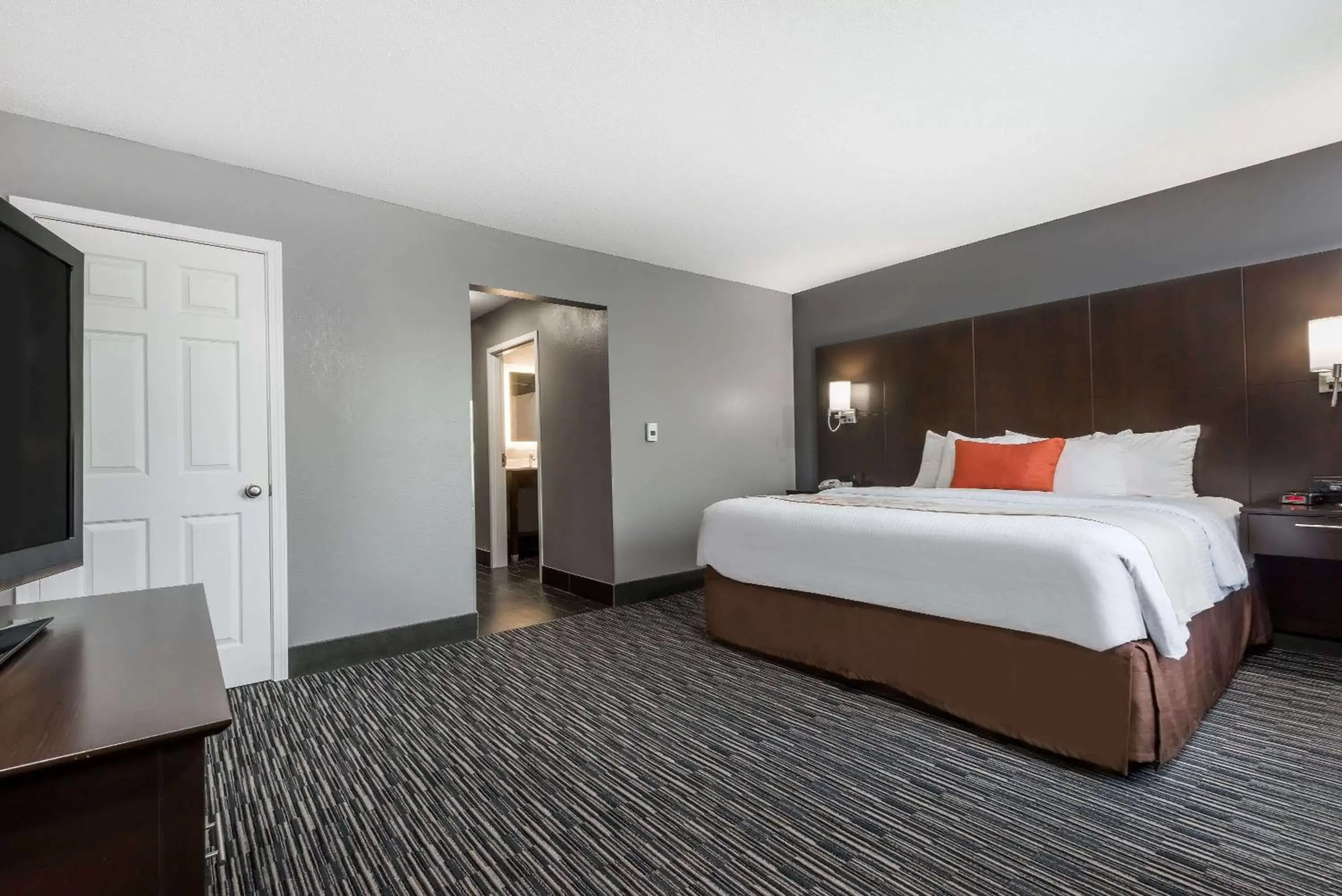 Photo of the whole room, Bed in Hawthorn Suites by Wyndham Columbus West