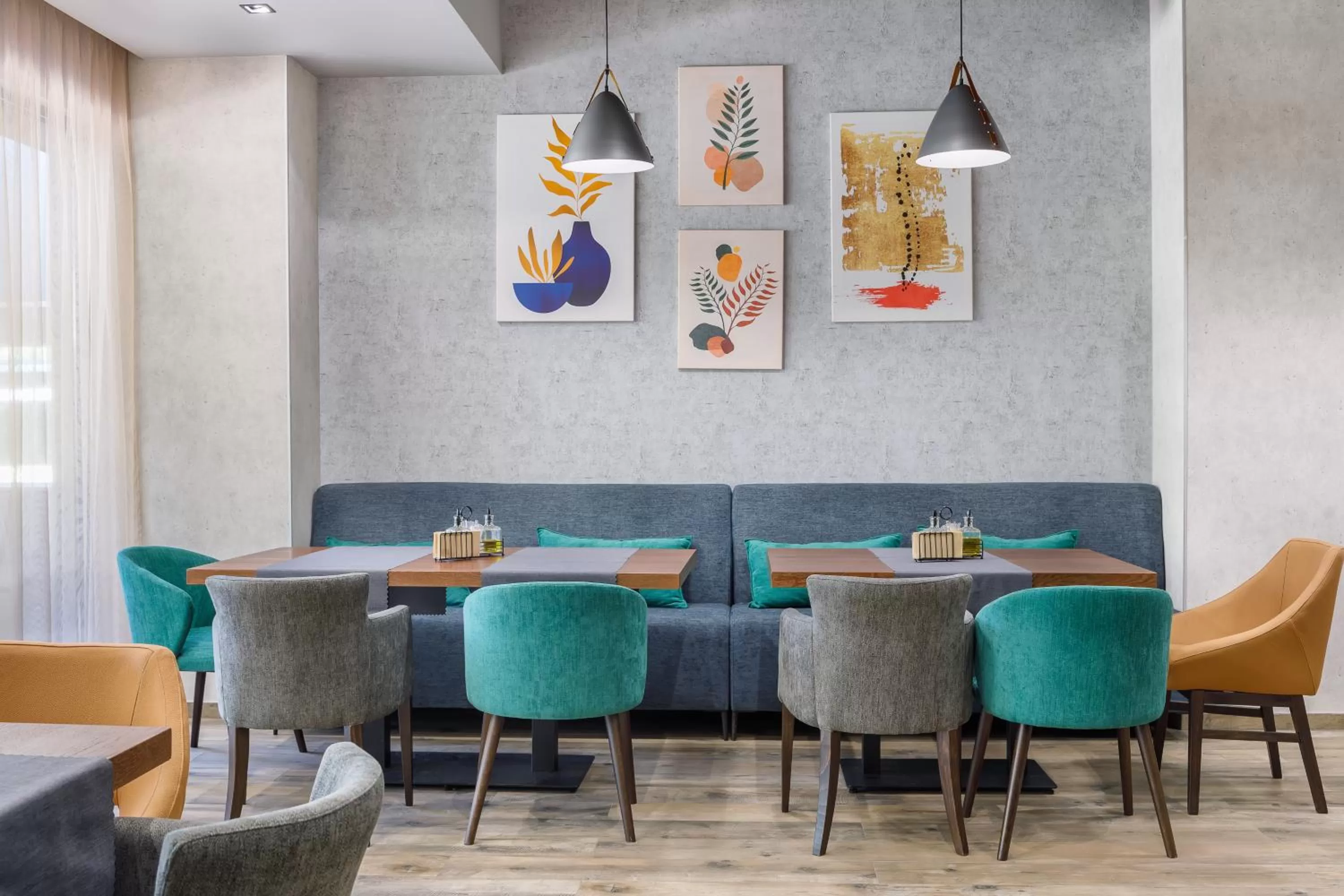 Restaurant/places to eat in Jitomir Hotel