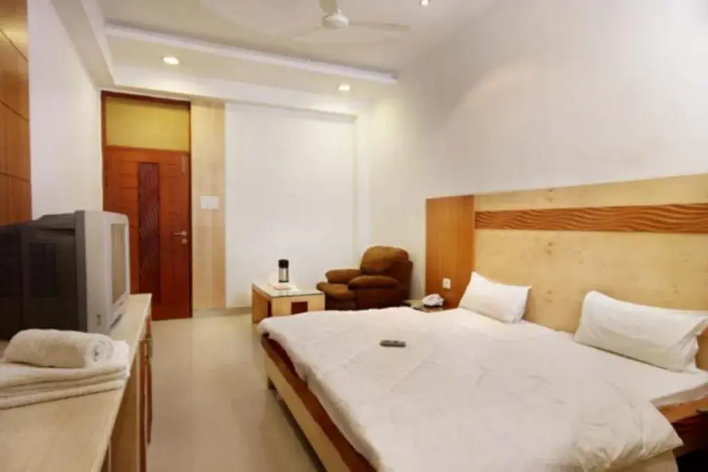 Bed in Hotel Mandakini Plaza