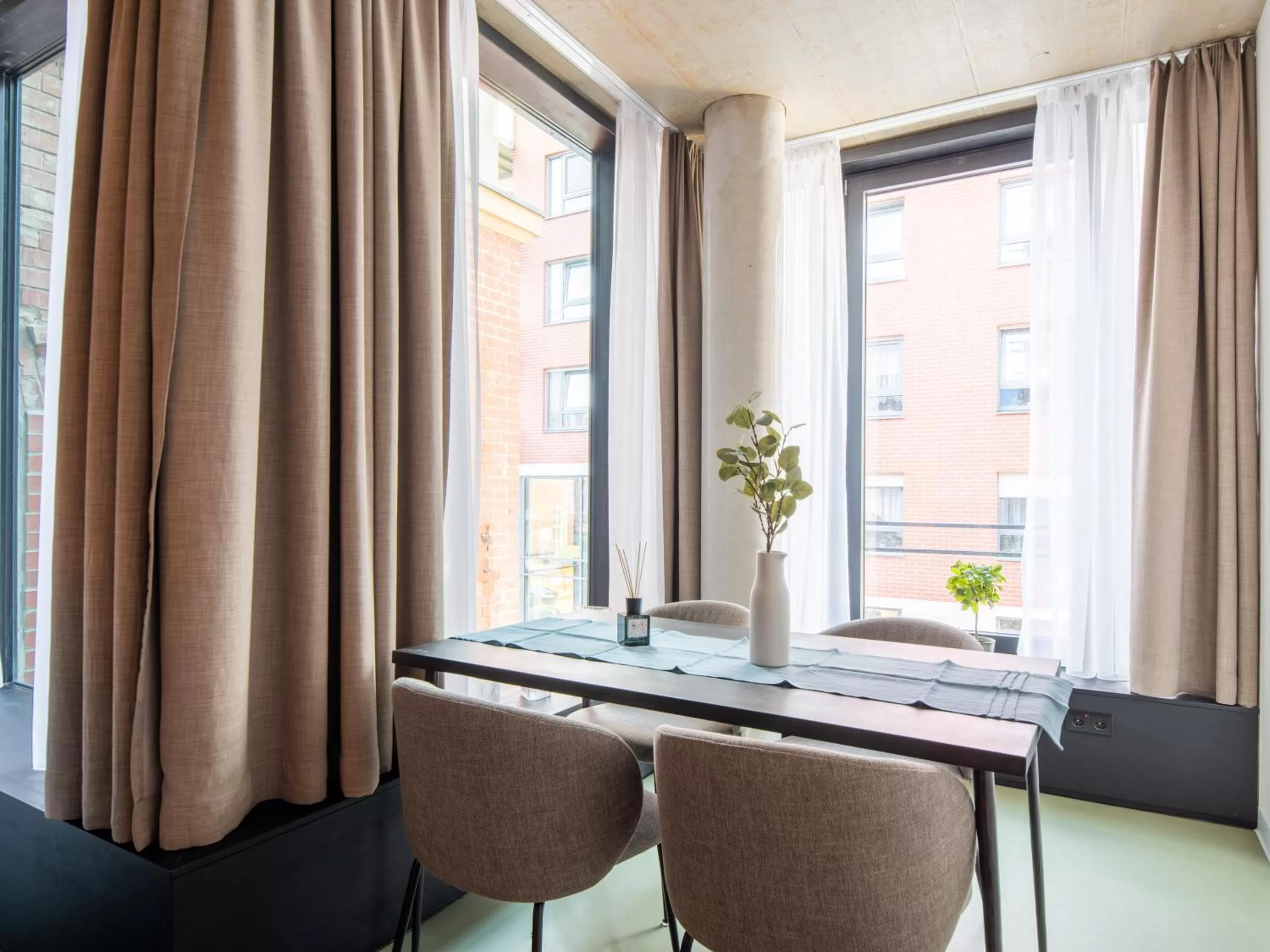 Dining area in Limehome Erfurt Maximilian Welsch Str