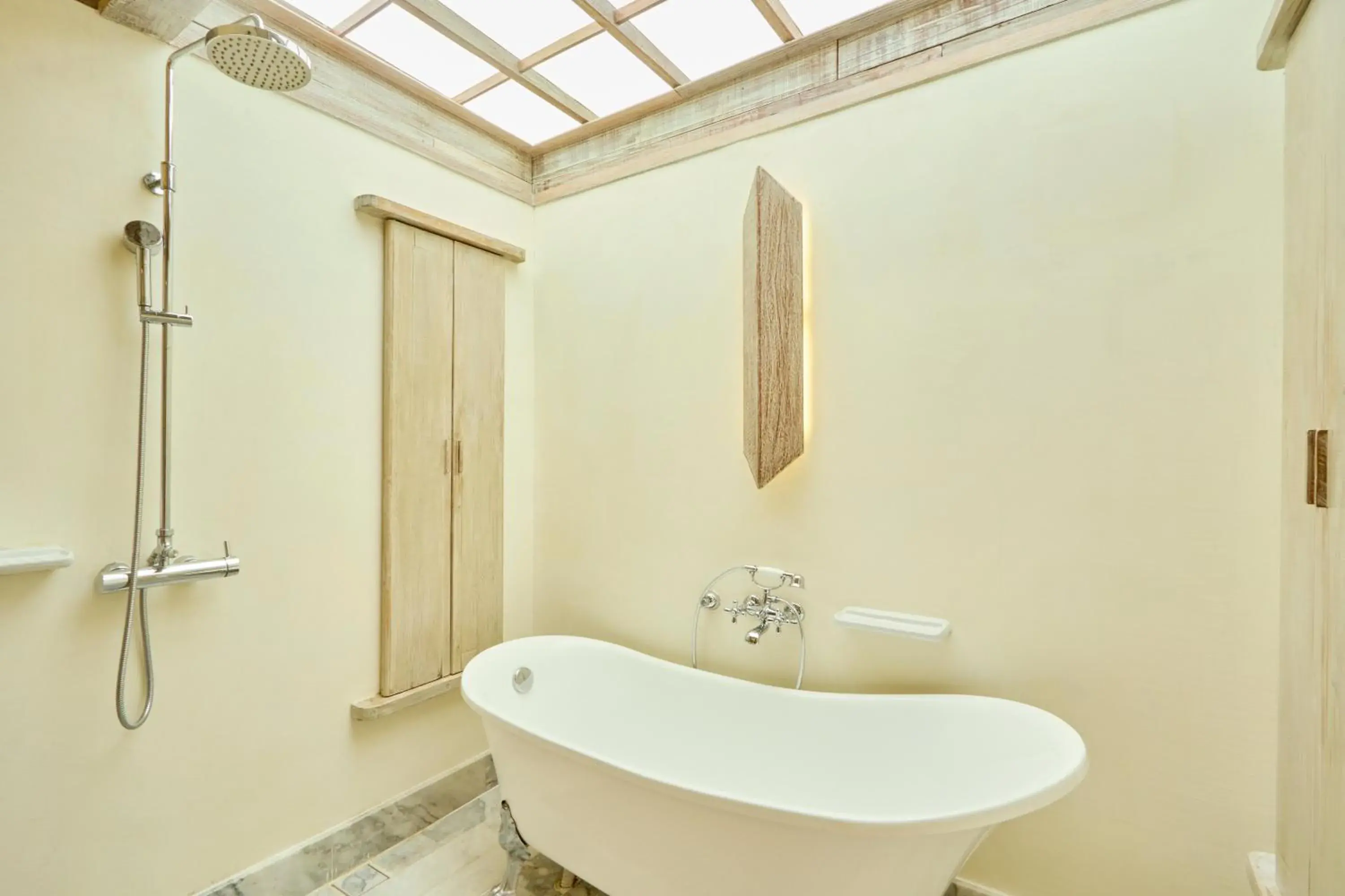 Shower, Bathroom in Dinso Resort & Villas Phuket an IHG Hotel
