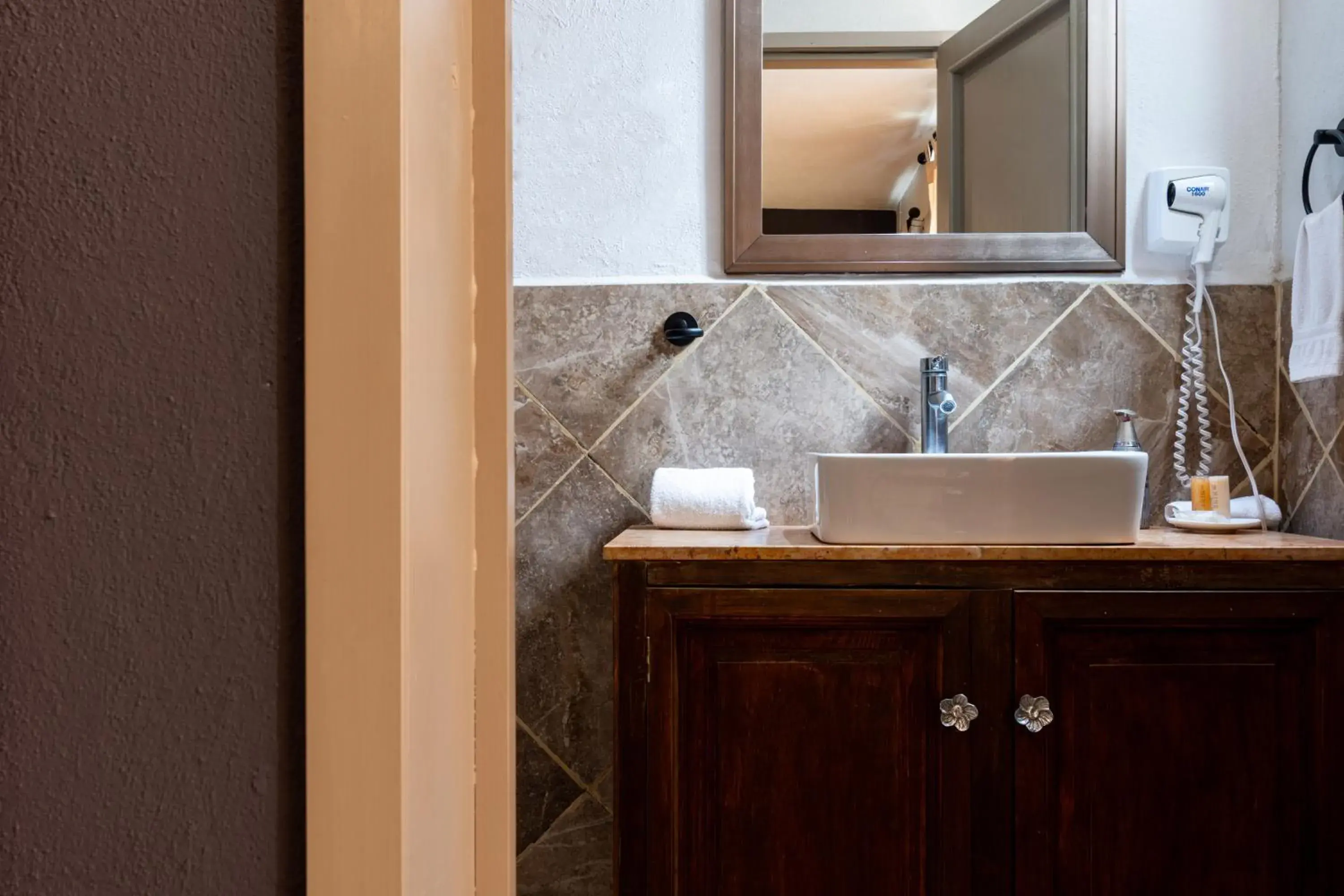 Decorative detail, Bathroom in Hotel Casa Santamar