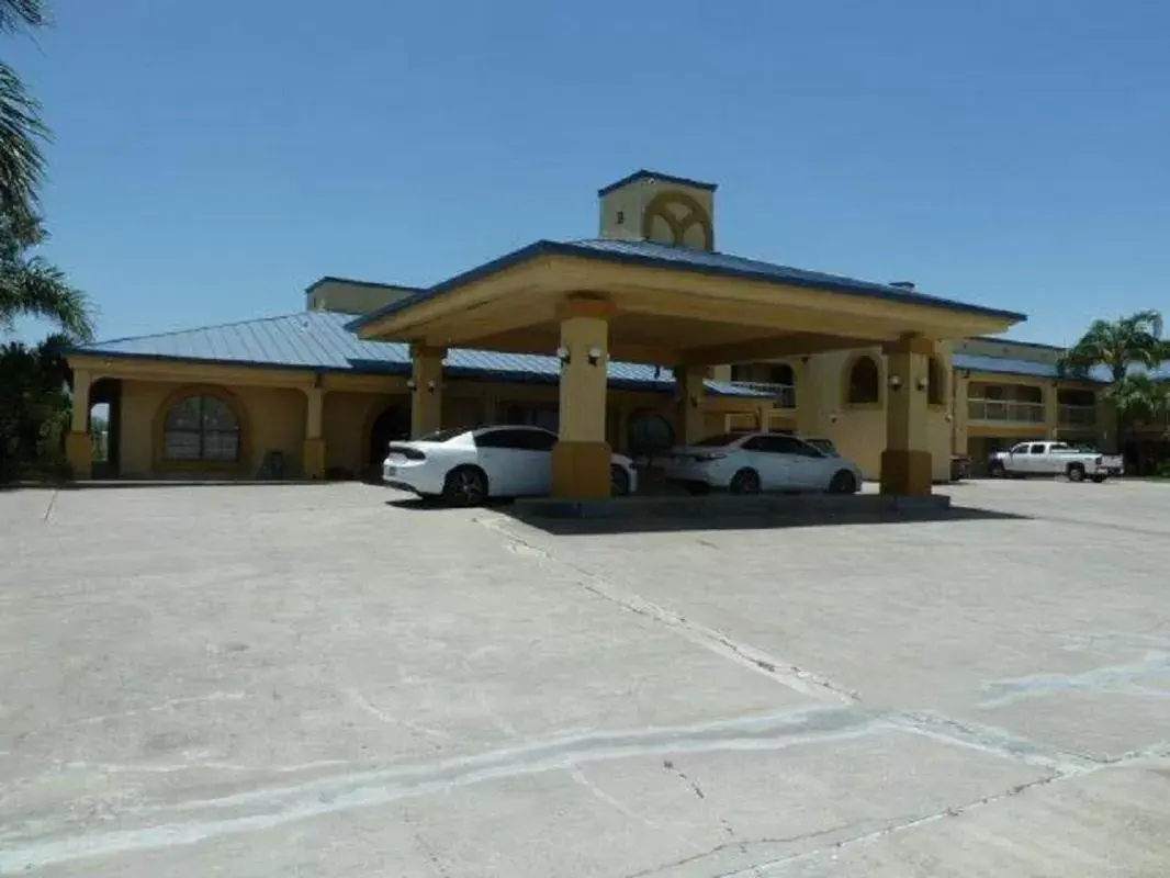 Facade/entrance, Property Building in Americas Best Value Inn Bishop/Kingsville