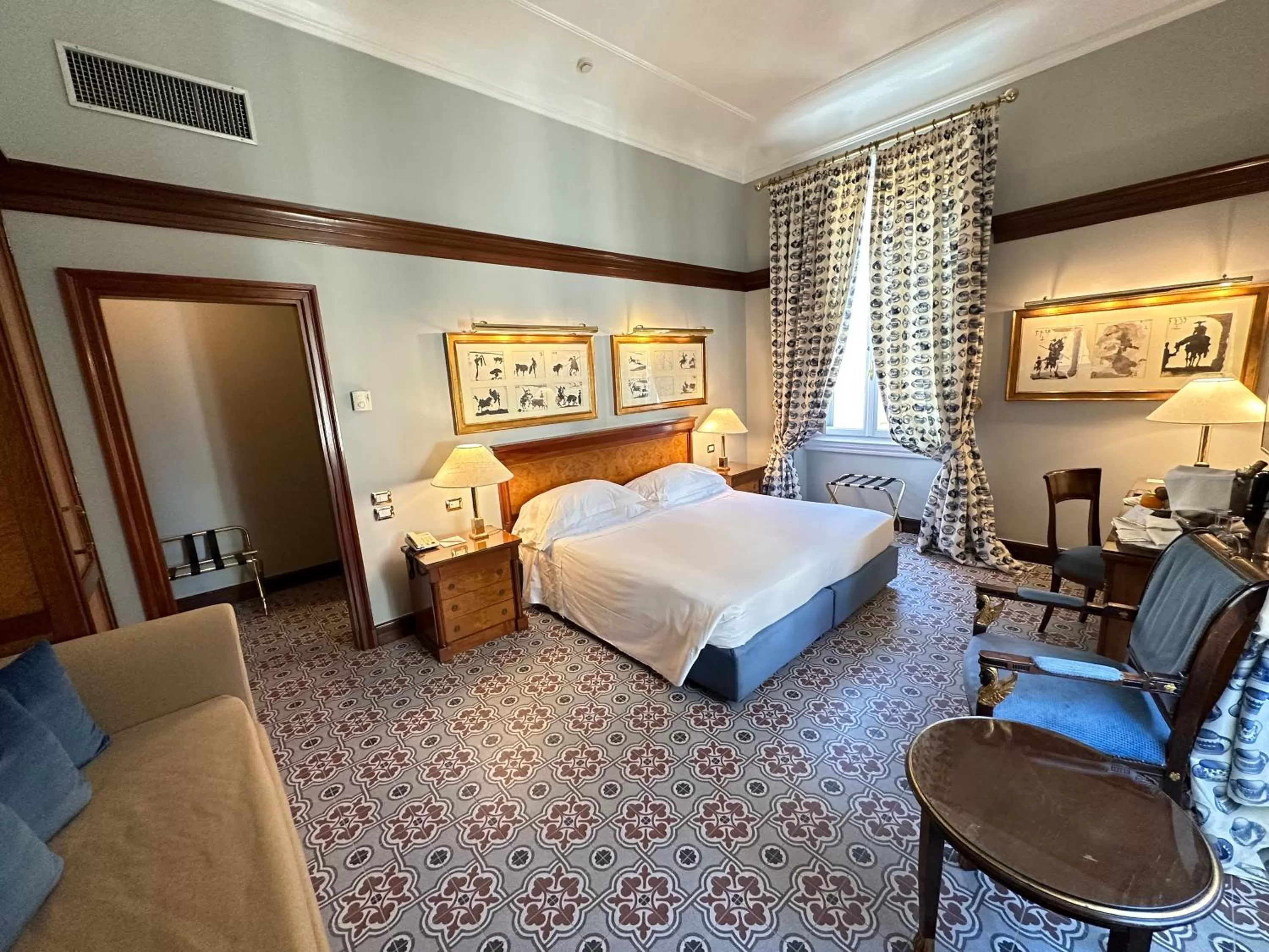 Photo of the whole room, Bed in Hotel Albani Firenze