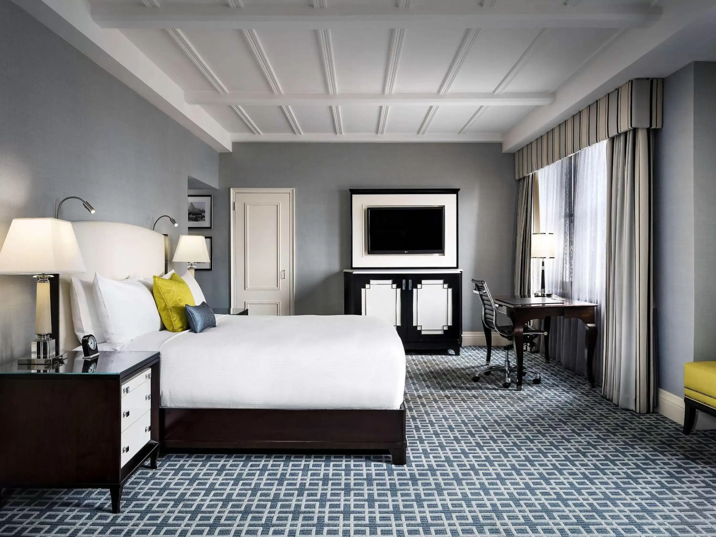 Bedroom in Fairmont Royal York Hotel