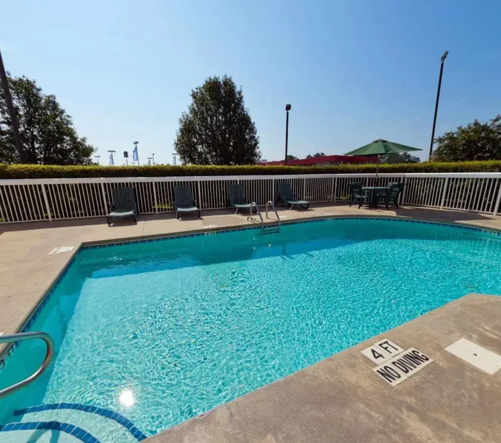 Swimming Pool in Country Inn & Suites by Radisson, Goldsboro, NC