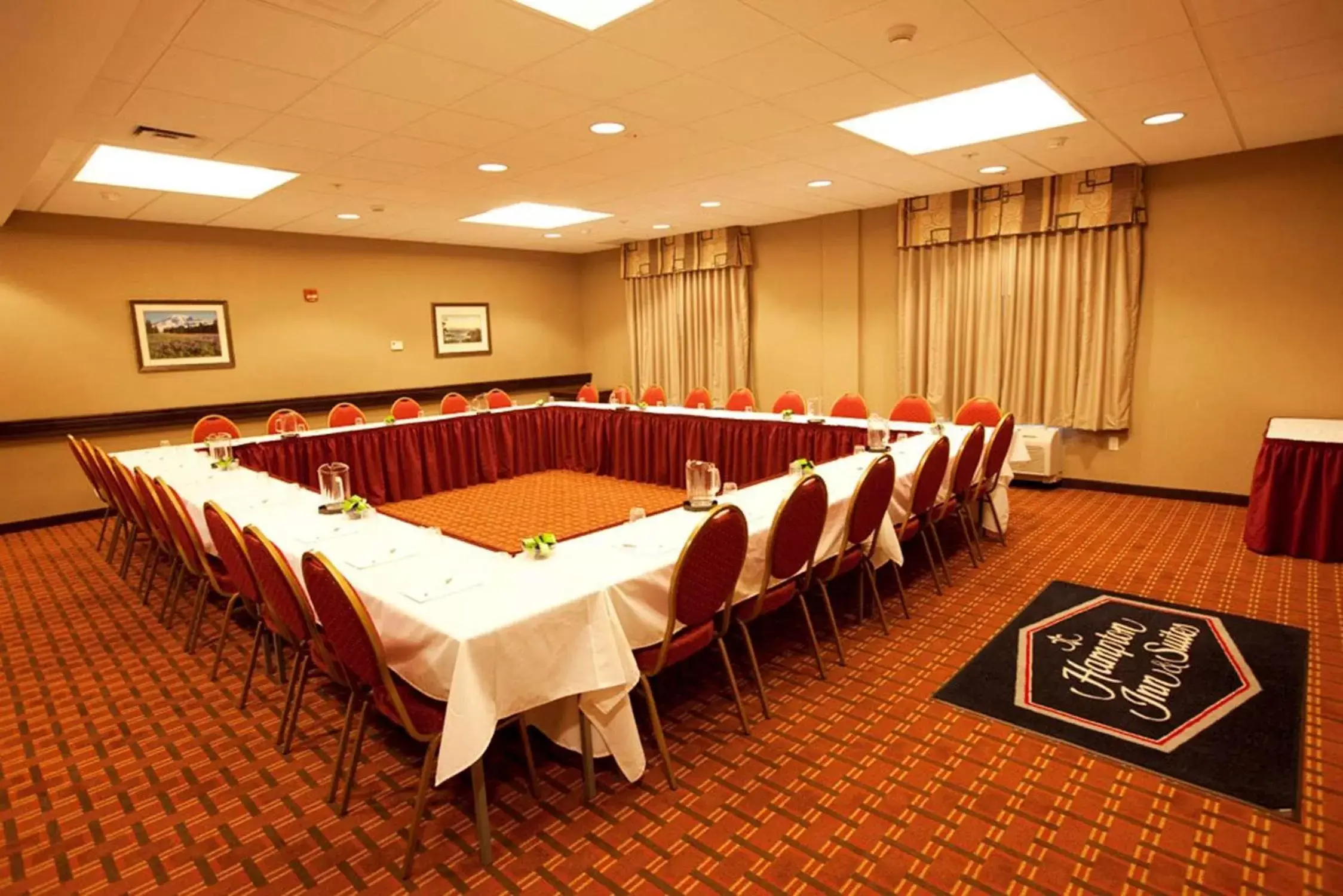 Meeting/conference room in Hampton Inn & Suites by Hilton Seattle/Kent