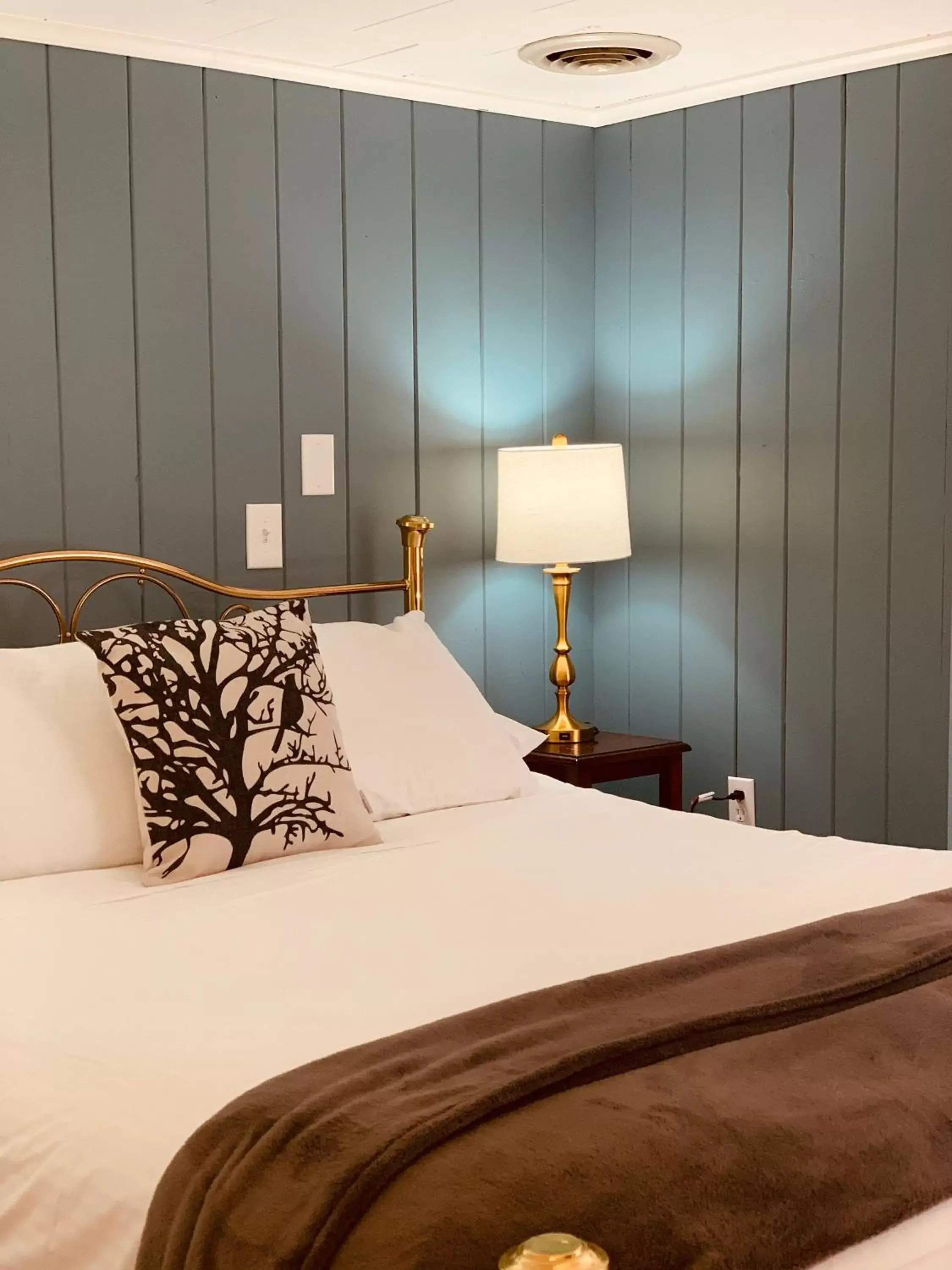 Bed in The Nutmeg Vermont Bed in The Nutmeg Vermont