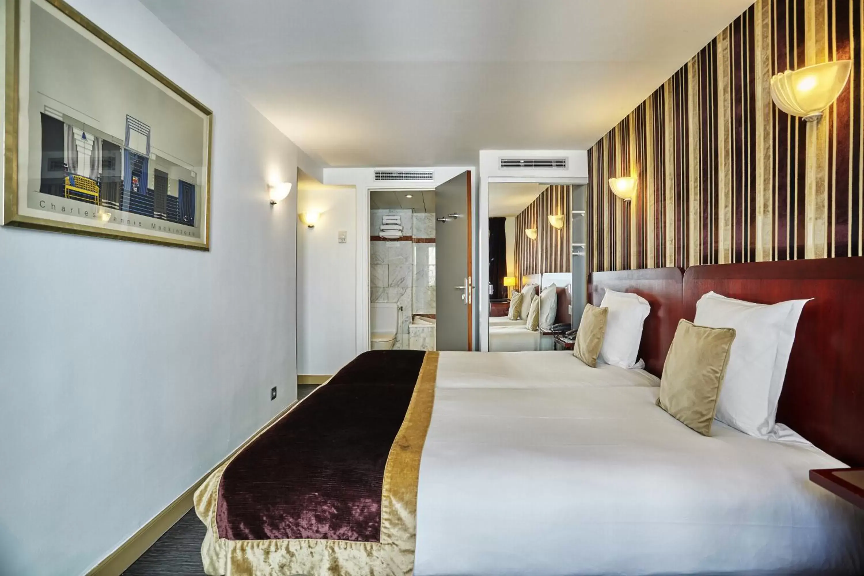 Bedroom in Hotel Opéra d'Antin