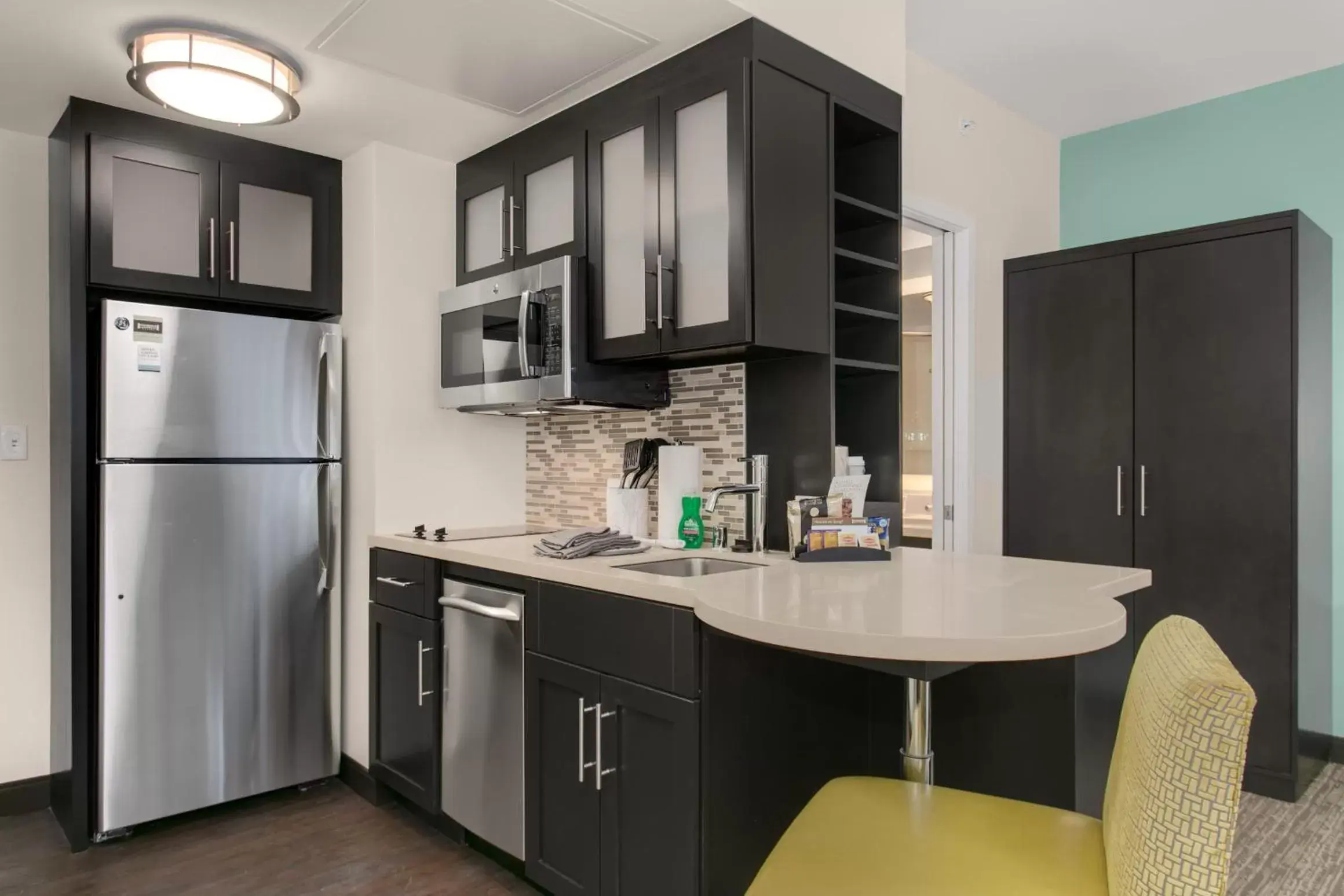 Kitchen or kitchenette, Kitchen/Kitchenette in Staybridge Suites Seattle - South Lake Union, an IHG Hotel