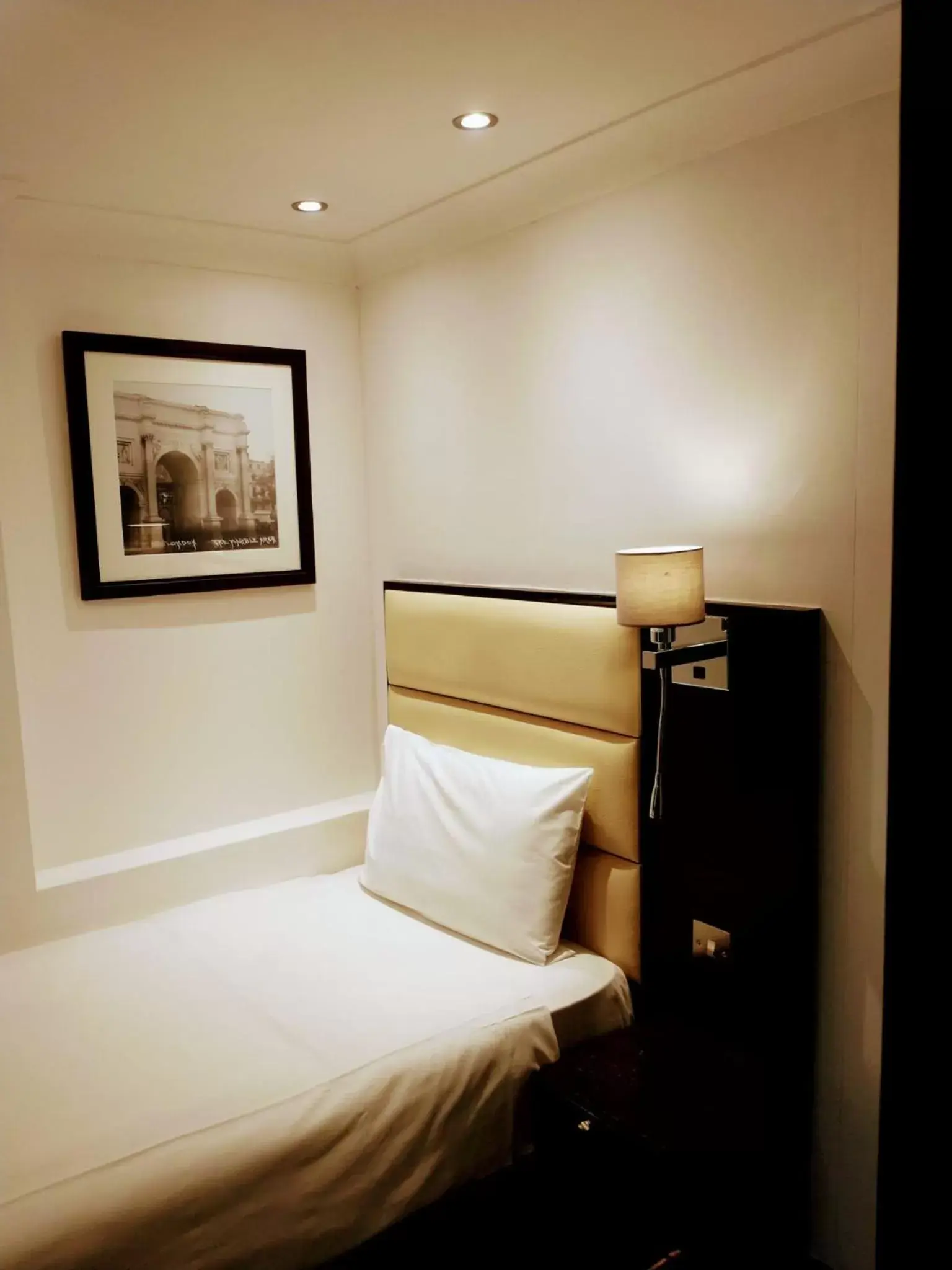 Bedroom, Bed in Hotel Edward Paddington