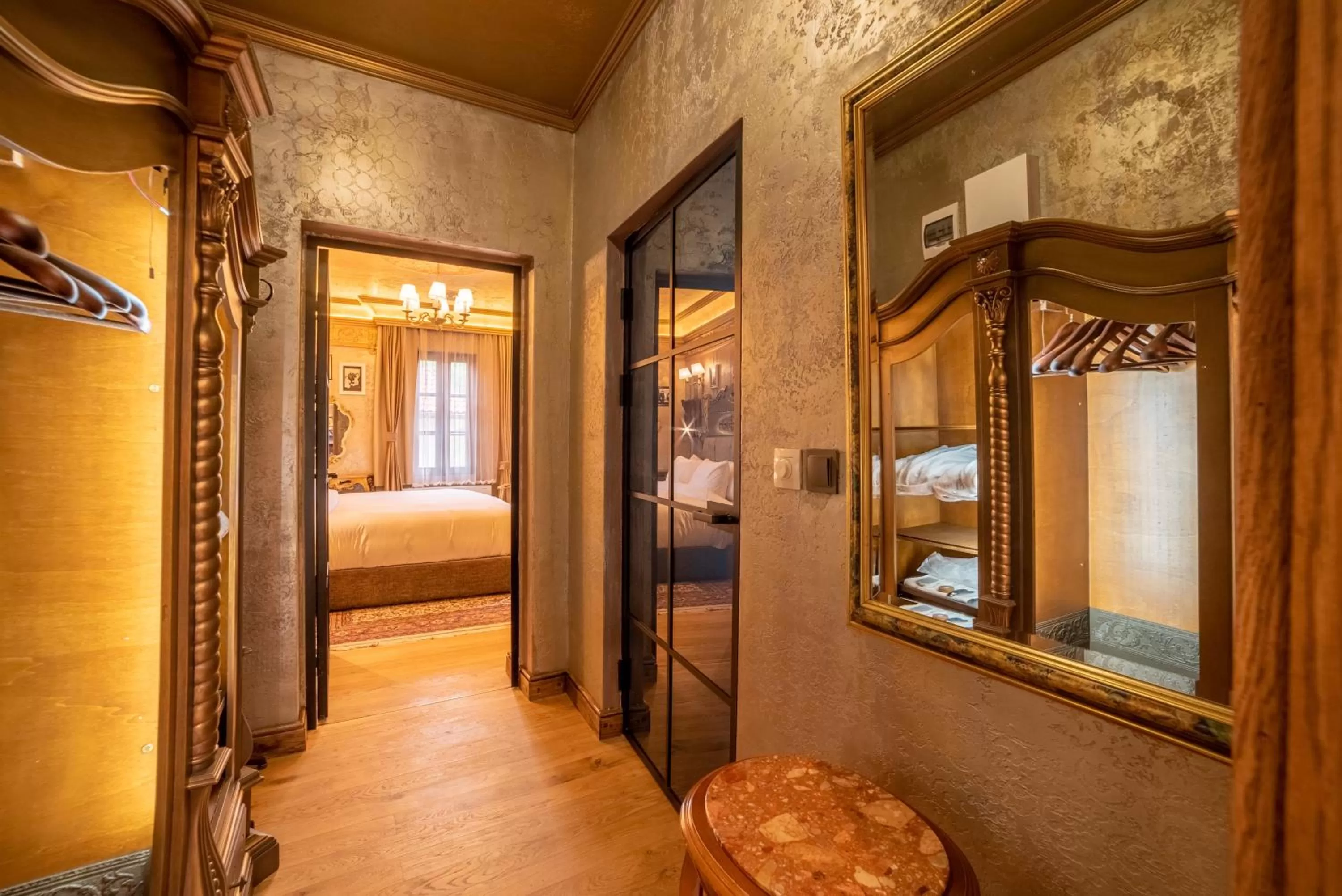 wardrobe, Bed in Bey House Royal Hotel