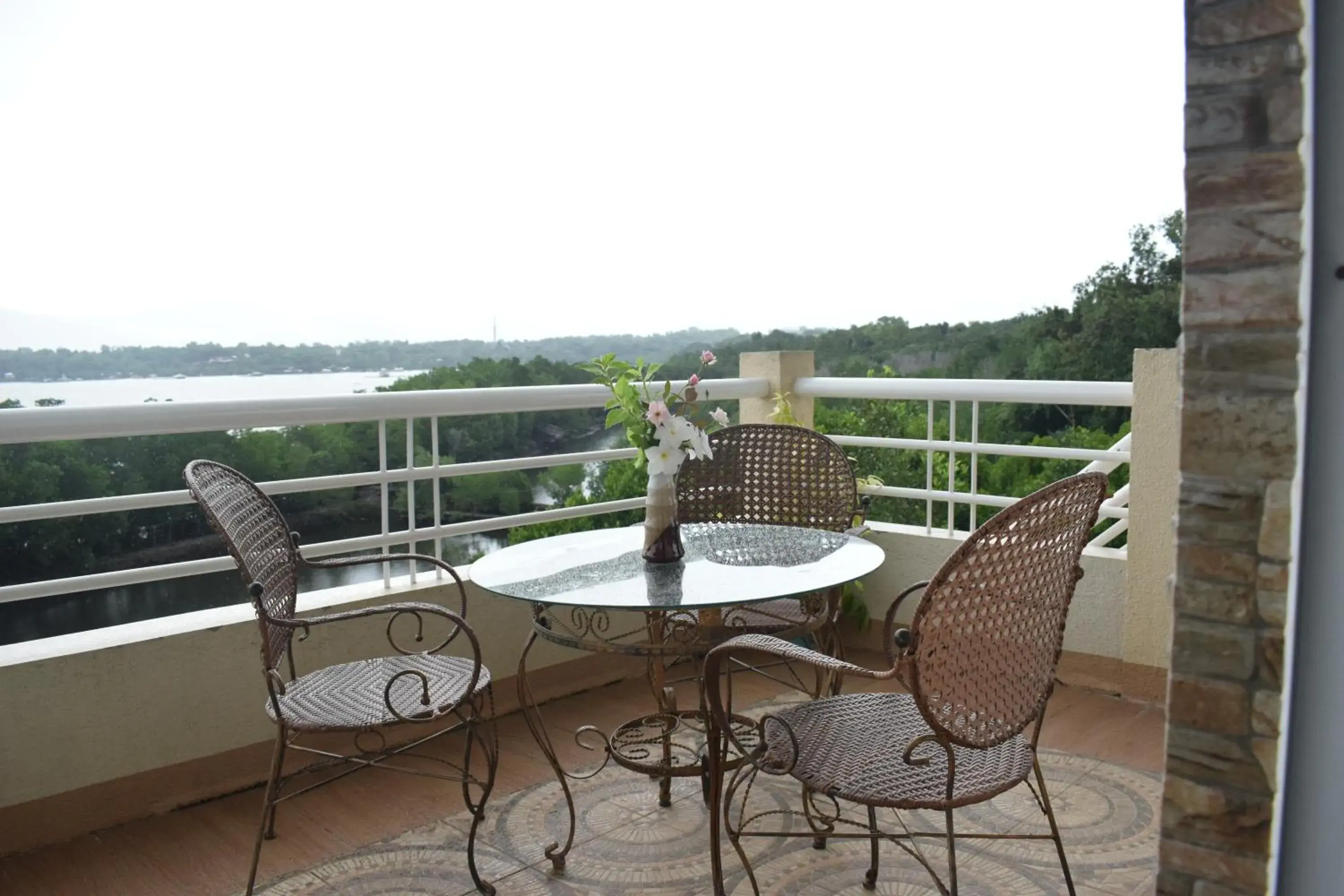 Balcony/Terrace in Villa de Sierra Vista Bay and Mountain View Inn