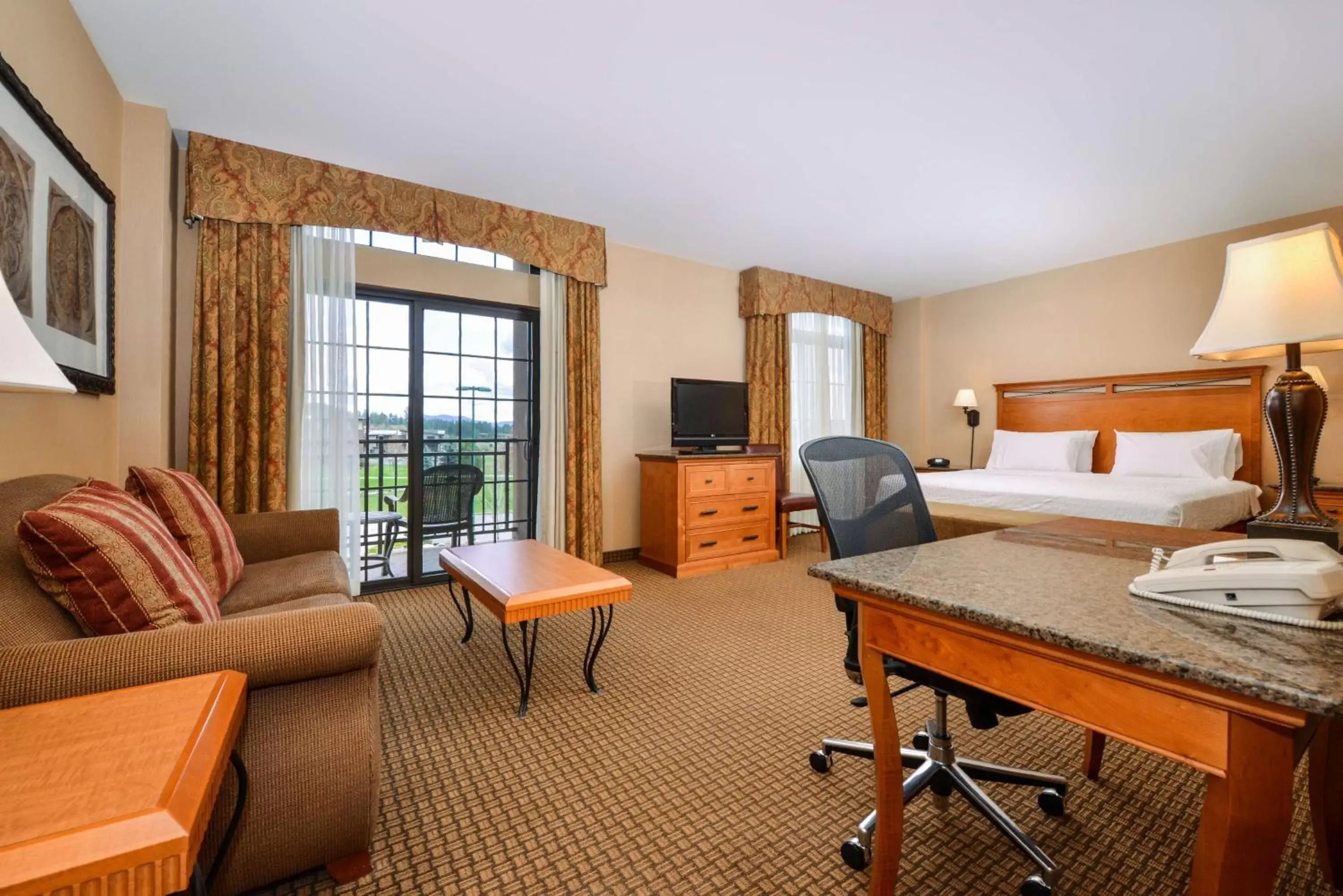 Bed in Hampton Inn and Suites Coeur d'Alene