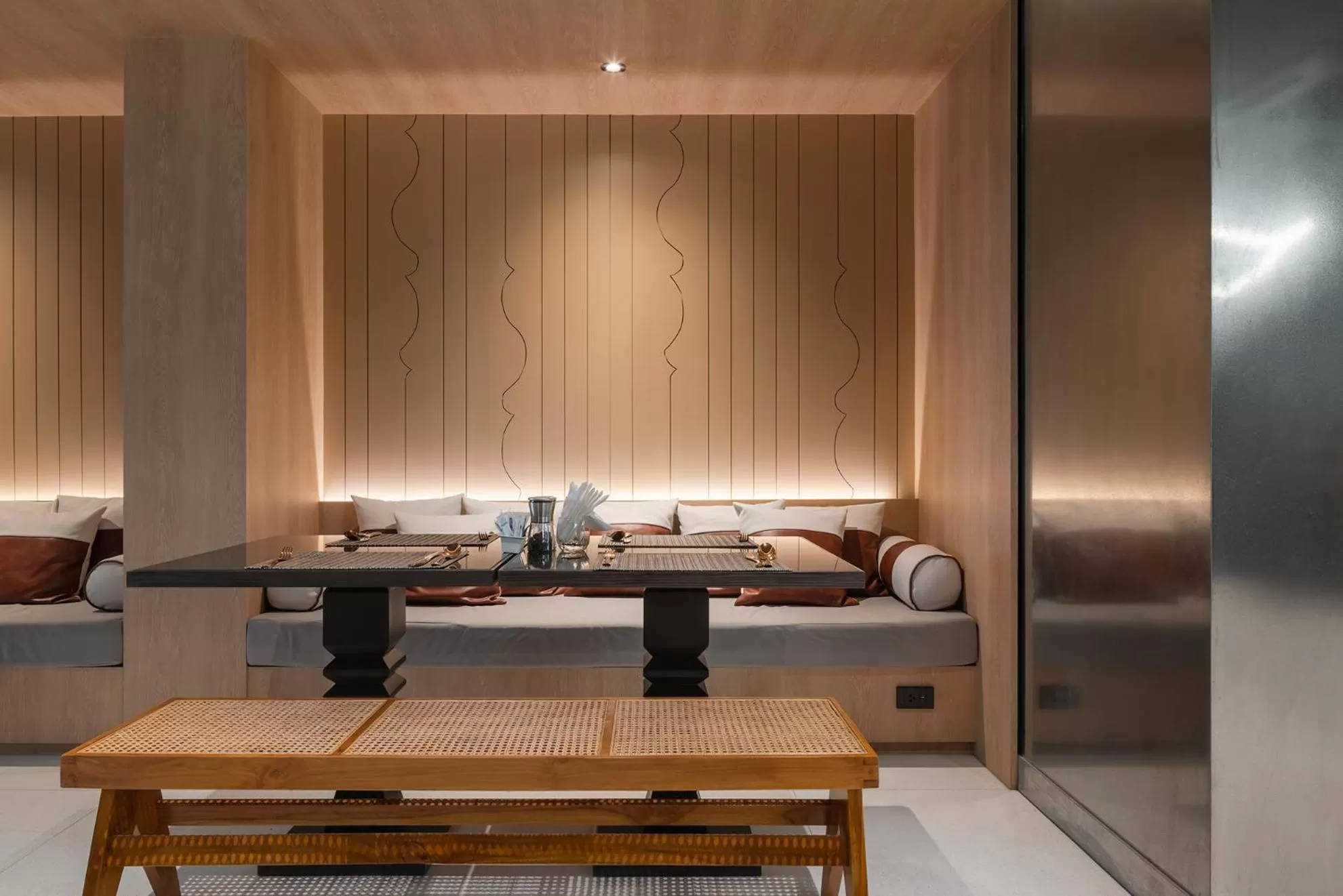 Restaurant/places to eat in Lilit Bang Lumphu Hotel